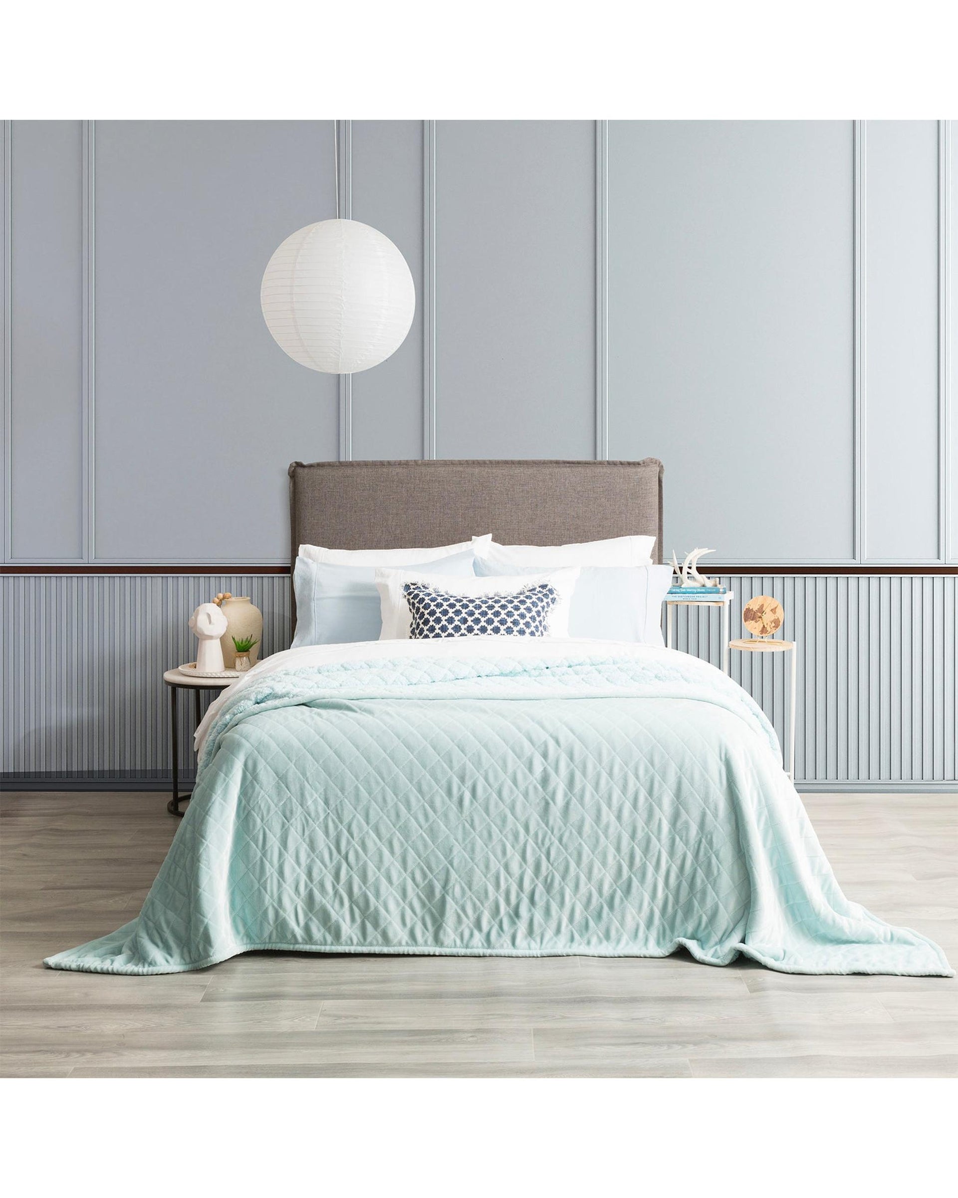 Renee Taylor Heston 480 GSM Ultra Soft Velvet Sherpa Blanket - BLUE Renee Taylor