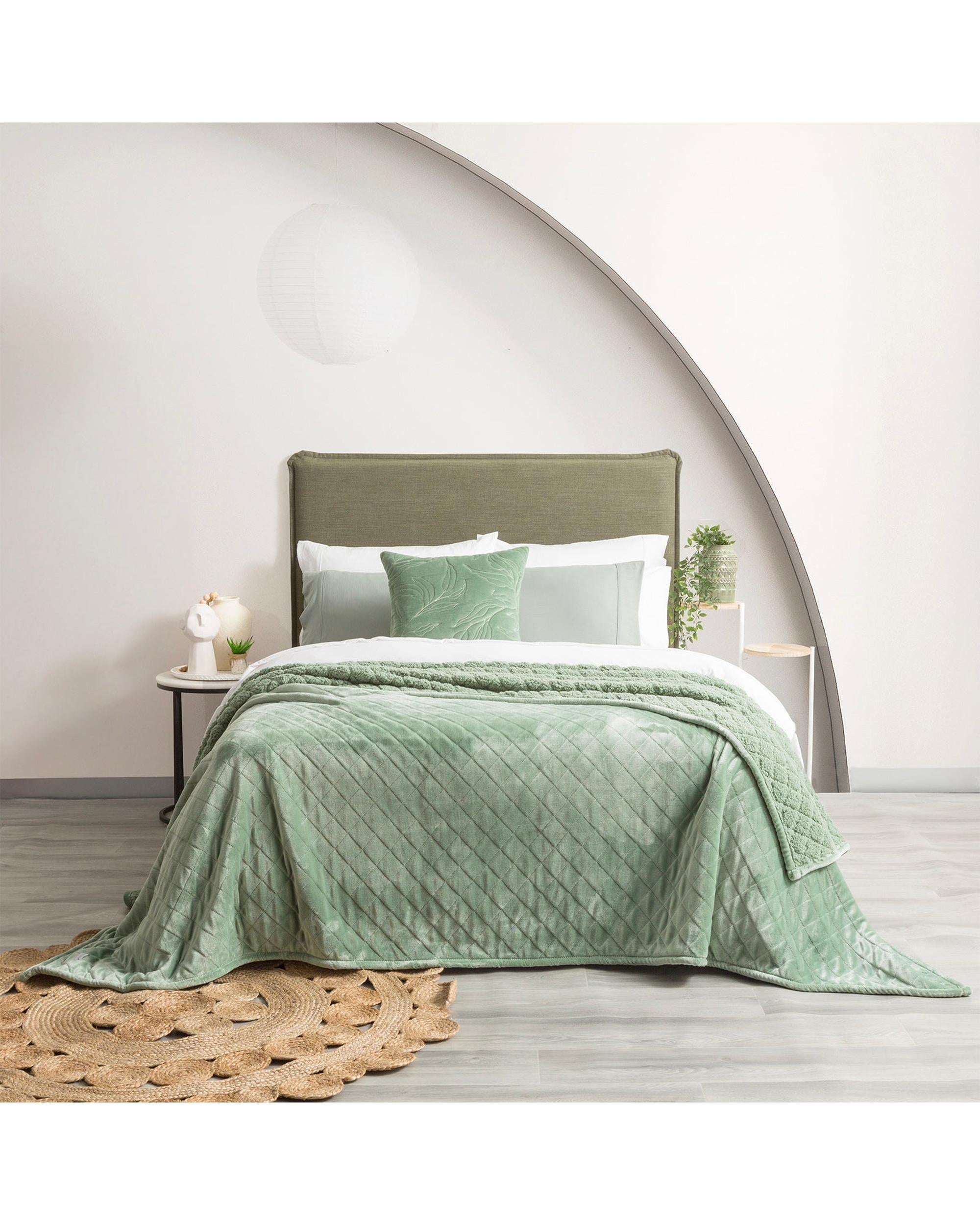 Renee Taylor Heston 480 GSM Ultra Soft Velvet Sherpa Blanket - EUCALYPTUS Renee Taylor