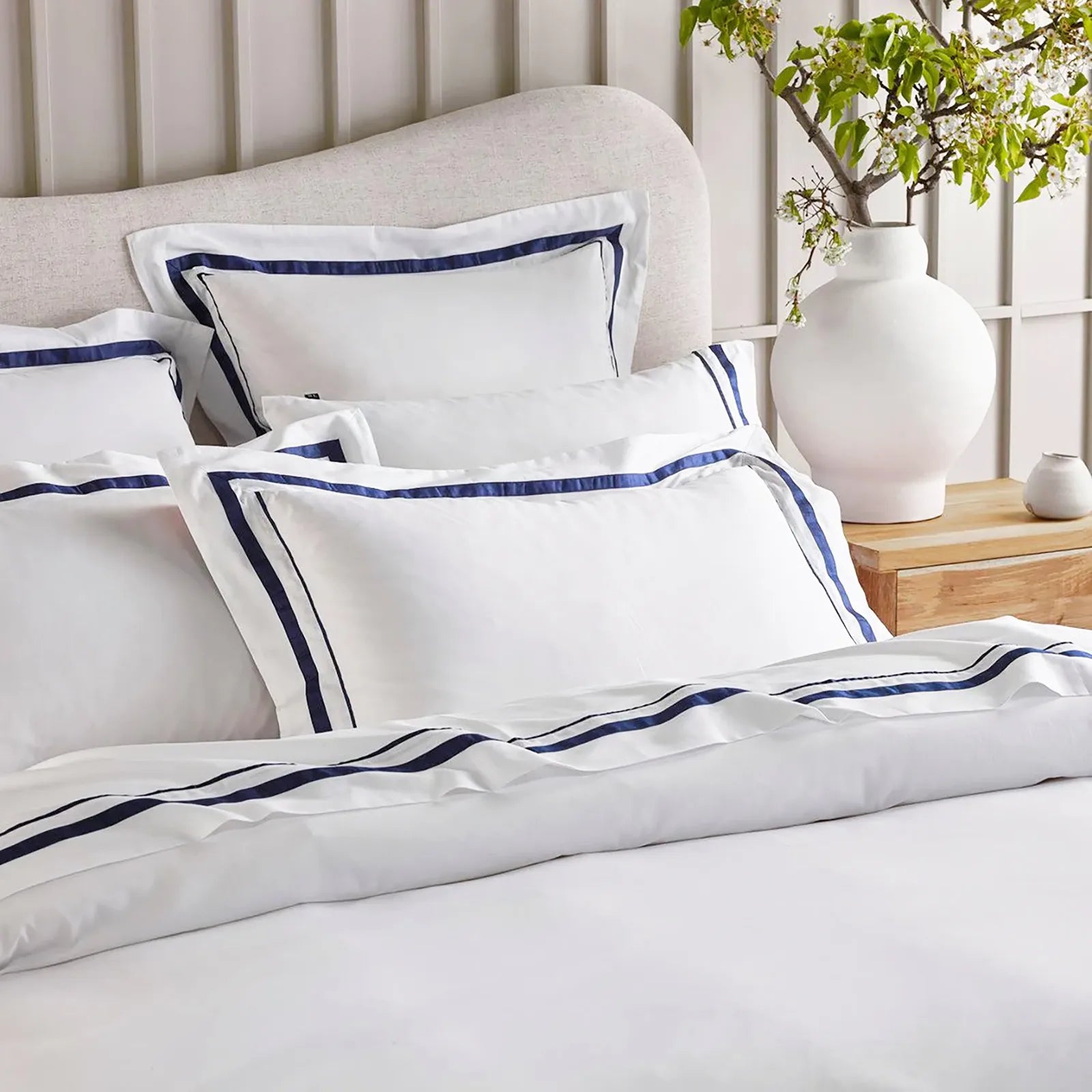 Renee Taylor Cloud 1000 TC Egyptian Cotton Quilt Cover Sets - White Navy Renee Taylor