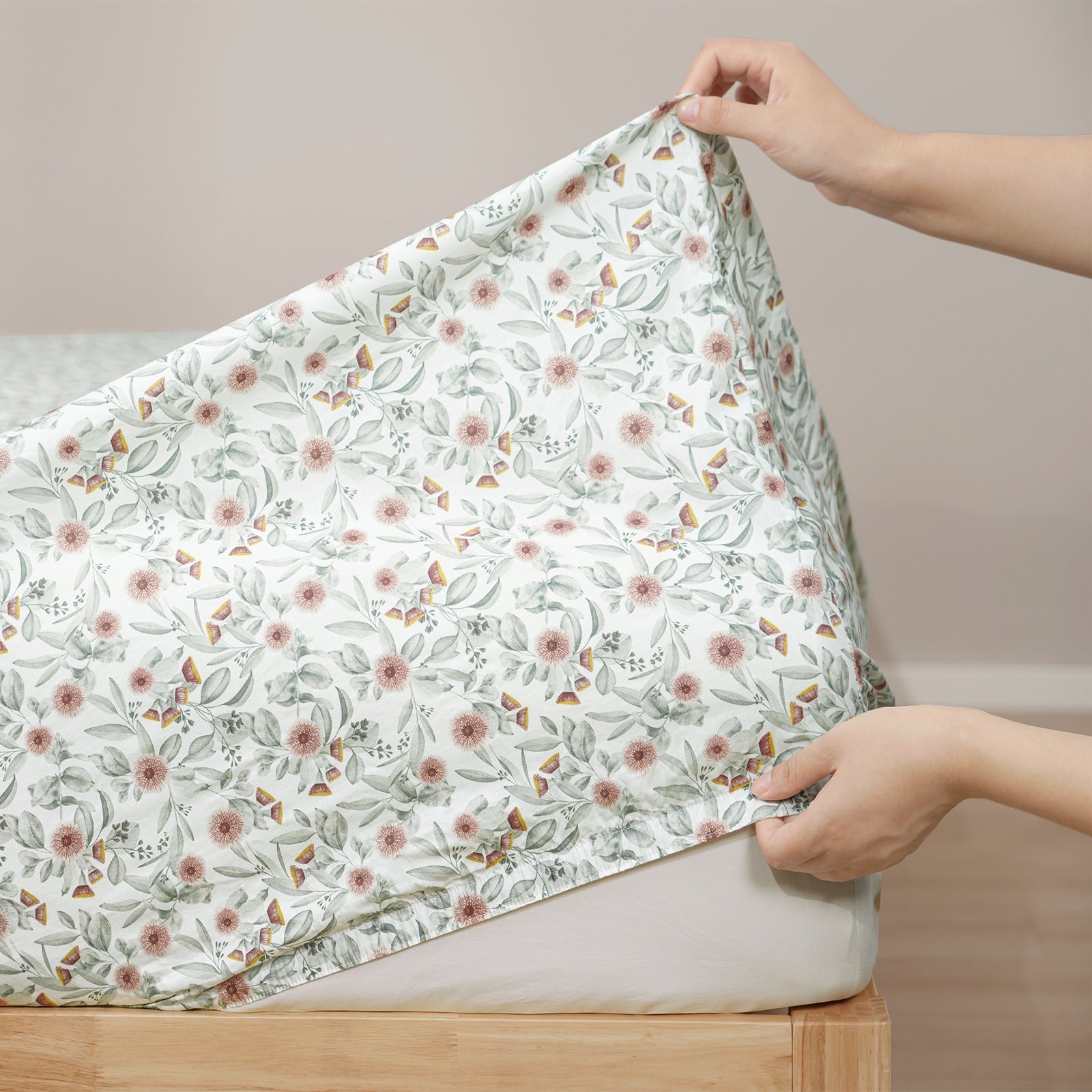 Renee Taylor Red Gum Patterned Cotton Sheet Set Double Renee Taylor