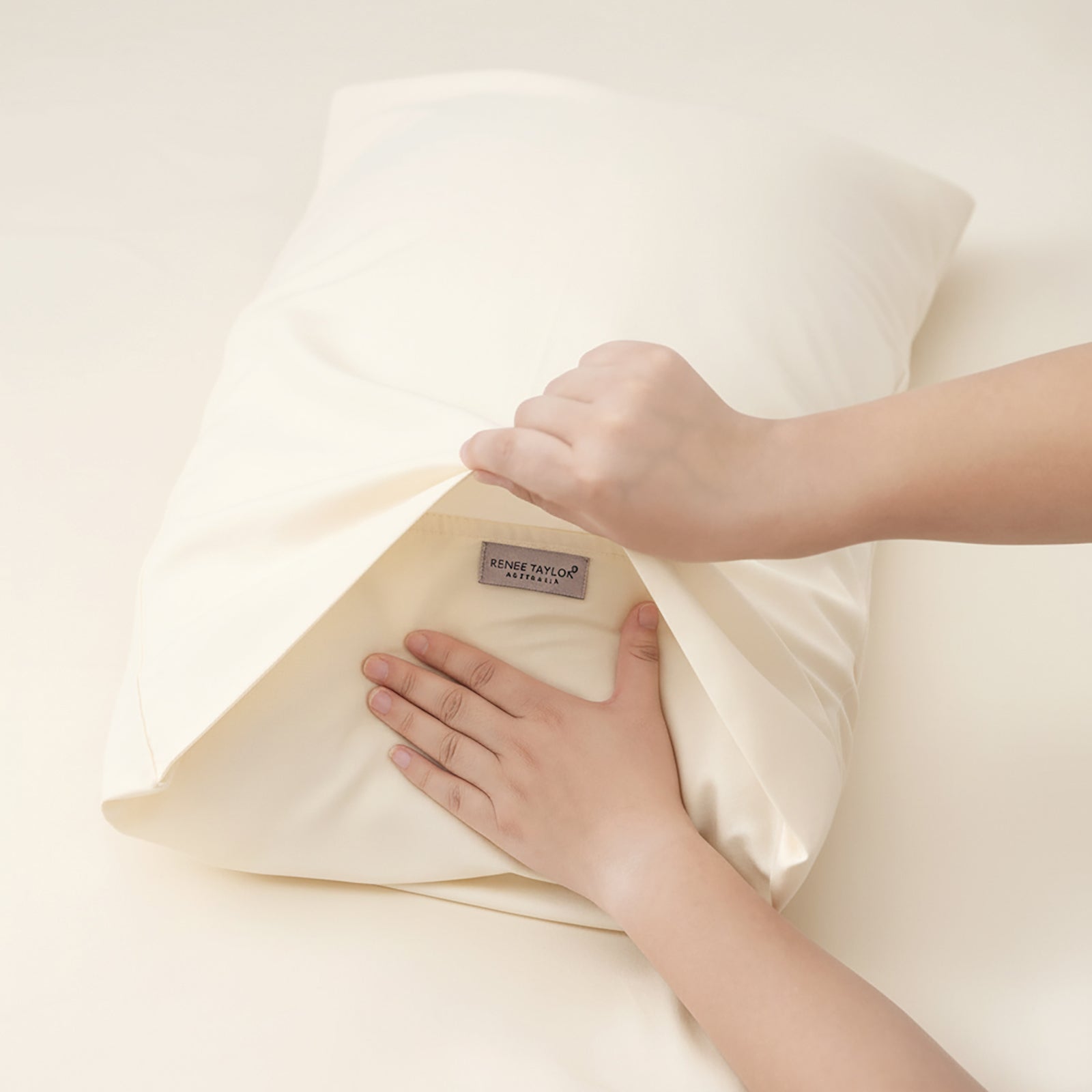 Renee Taylor 400 Thread Count Egyptian Cotton Fitted and Pillow Case Set Vanilla Renee Taylor