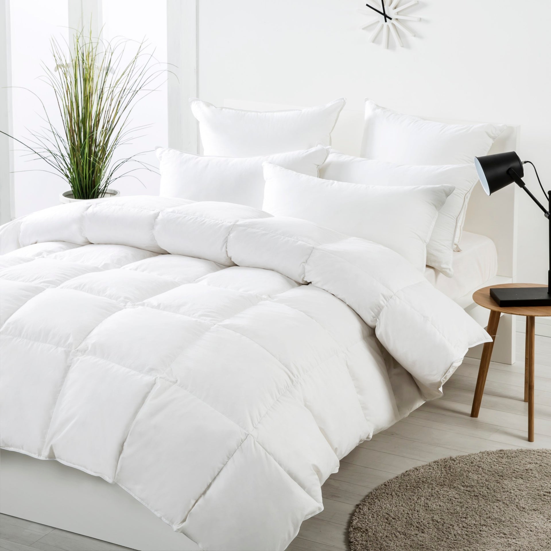 Dreamaker Lightweight Duck Down Quilt
