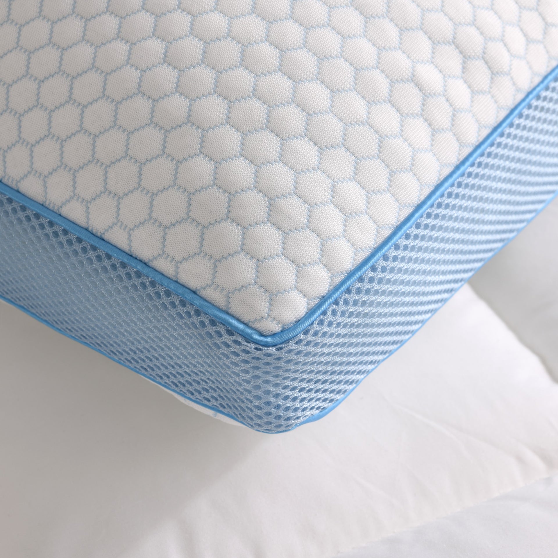 Dreamaker Cool Breathe Memory Fibre Mesh Gusset Pillow 66 X 42 Cm