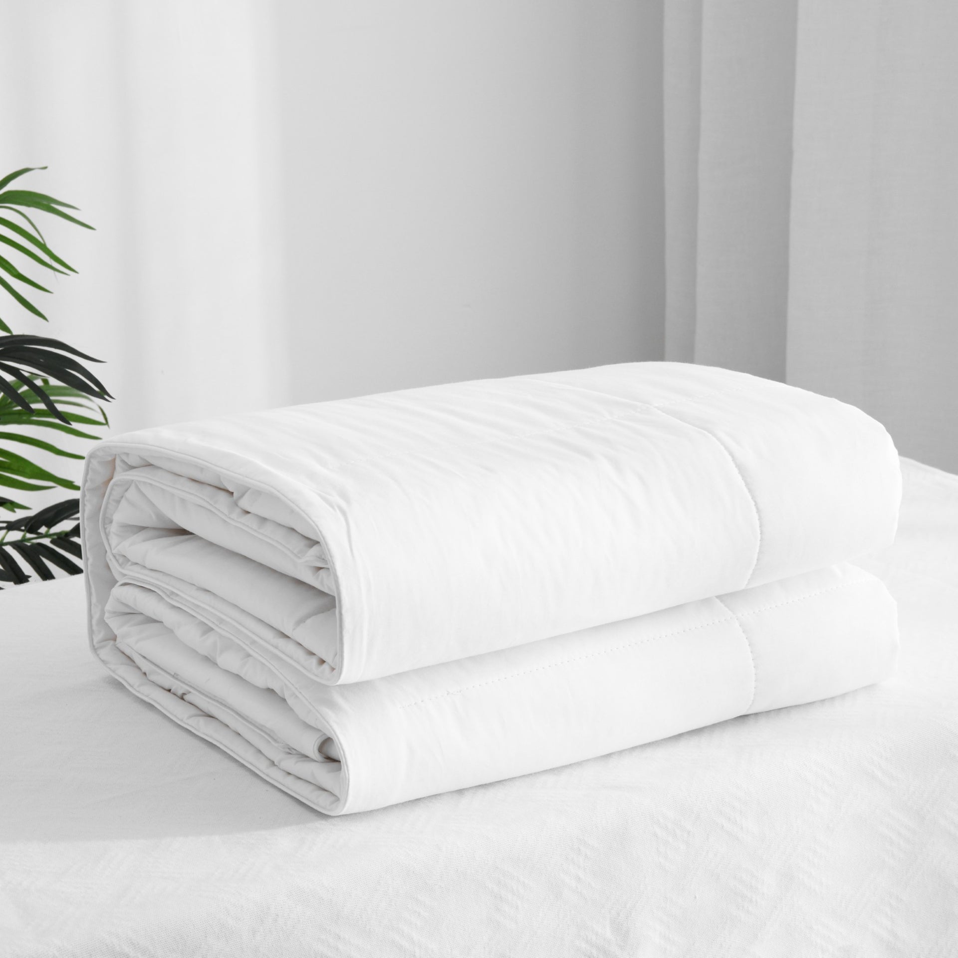 Dreamaker 250Gsm Lightweight Australian Wool Quilt White
