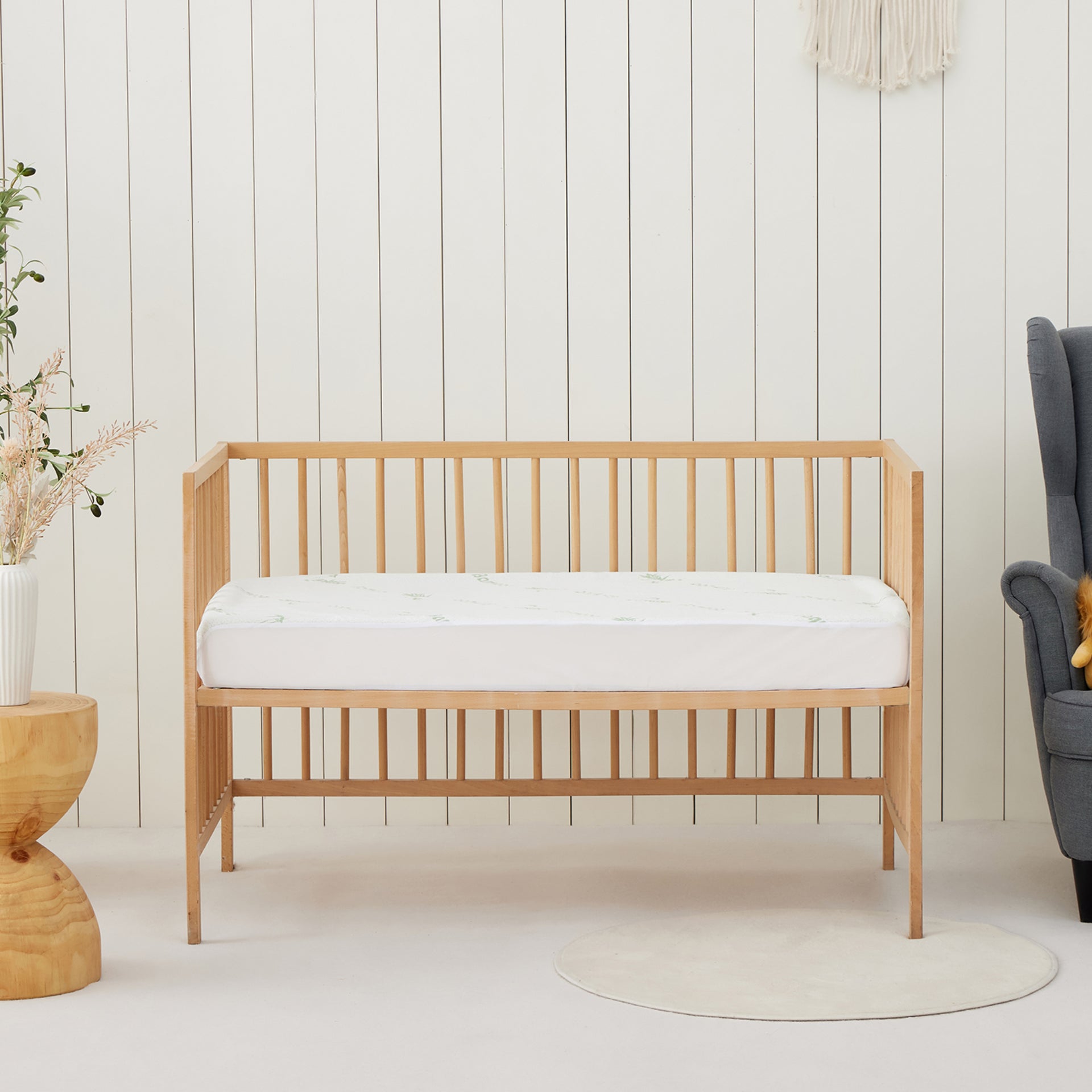 Dreamaker 260Gsm Bamboo Knitted Baby Cot Waterproof Mattress Protector White Fitted Sheet Standard