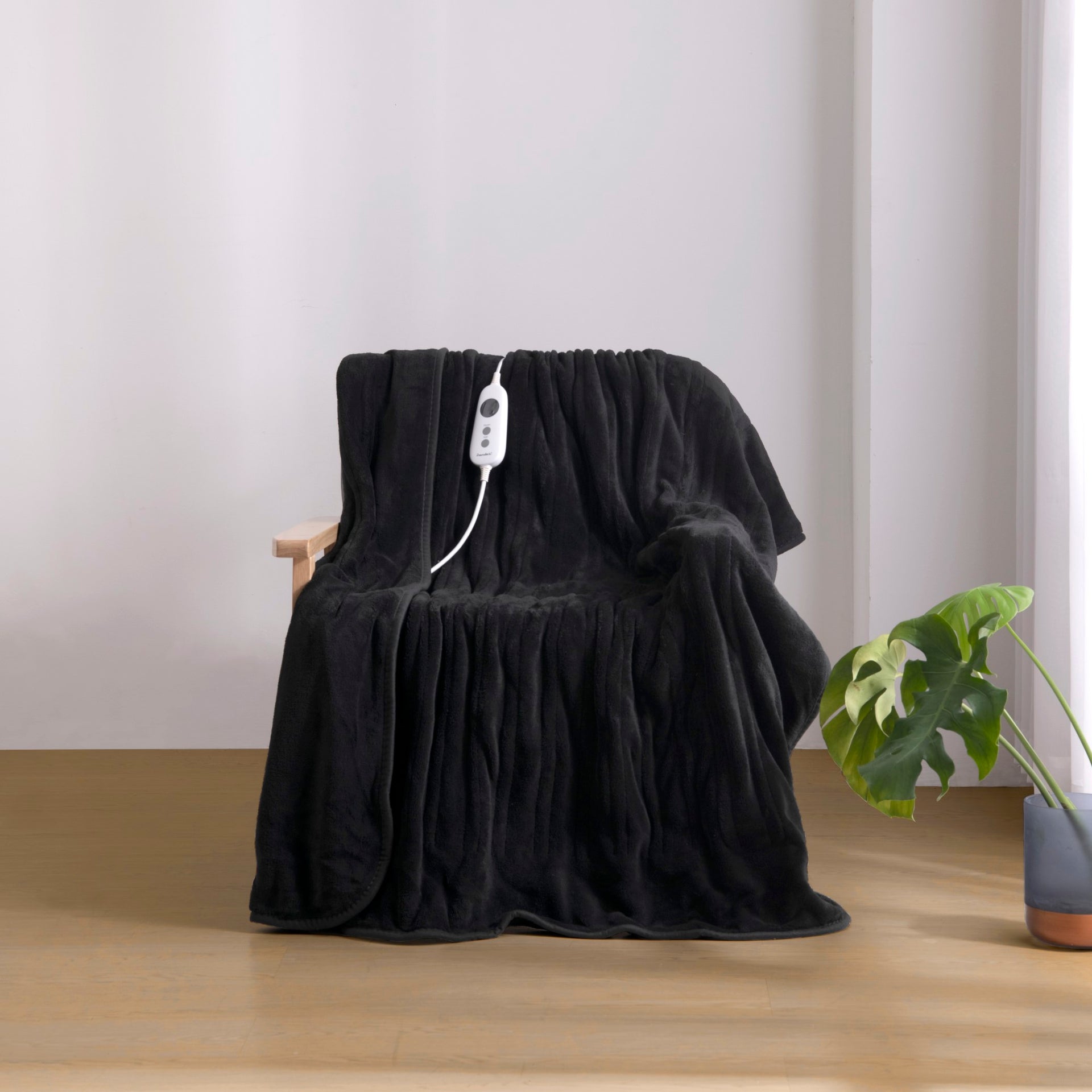 Dreamaker Ston Coral Fleece Heated Throw Charcoal 130X160Cm