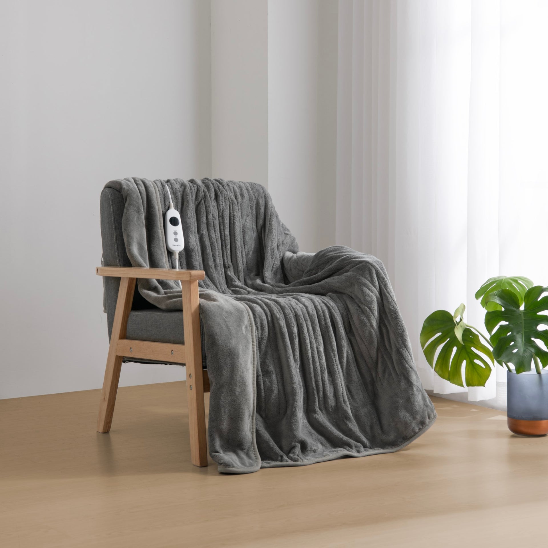 Dreamaker Ston Coral Fleece Heated Throw Silver 130X160Cm