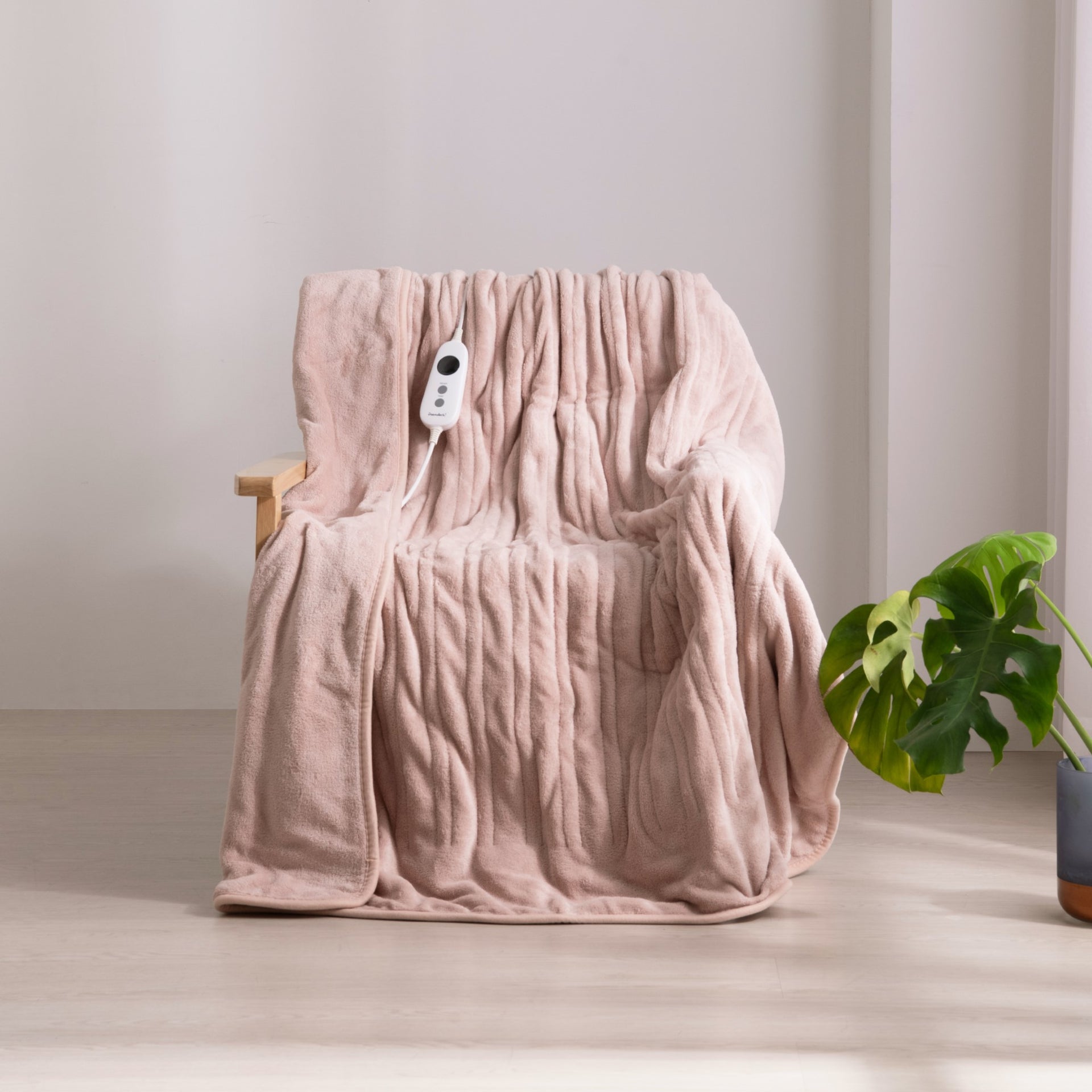 Dreamaker Ston Coral Fleece Heated Throw Blush 130X160Cm