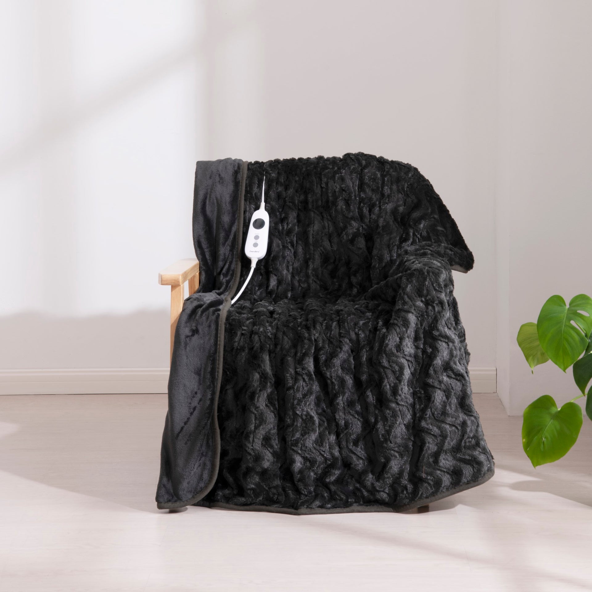 Dreamaker Felix 500Gsm Faux Fur Heated Throw Charcoal 130X160Cm