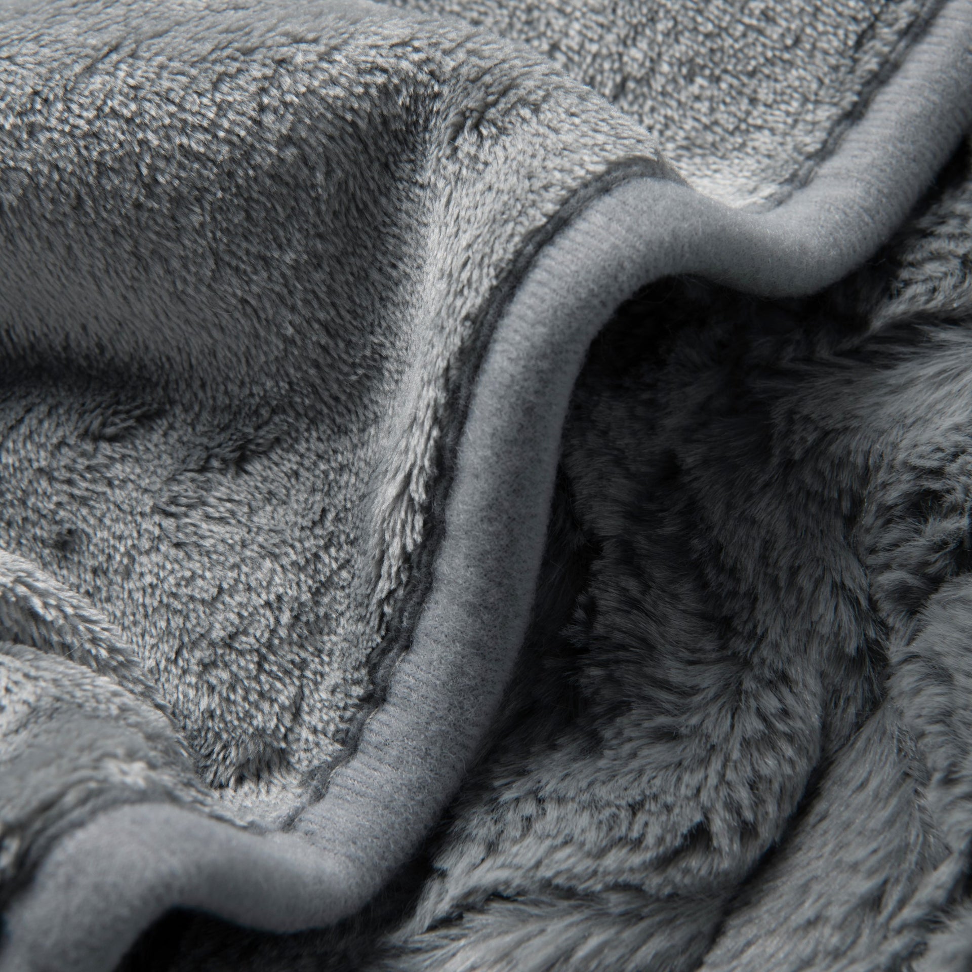 Dreamaker Felix 500Gsm Faux Fur Heated Throw Silver 130X160Cm
