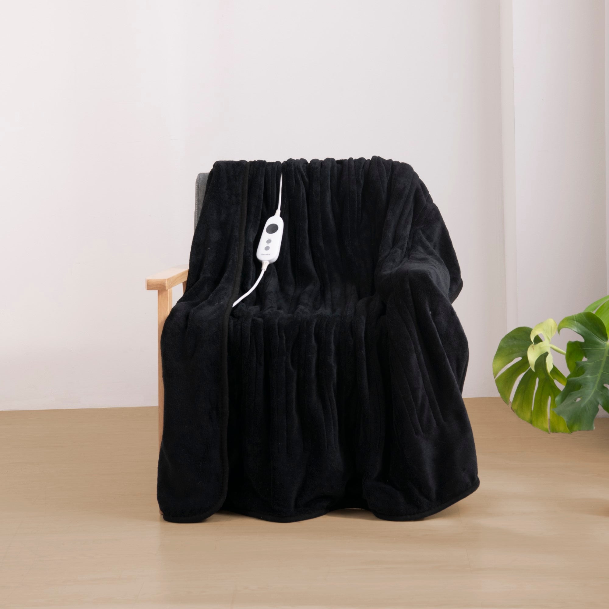 Dreamaker Ston Coral Fleece Heated Throw Black 130X160Cm