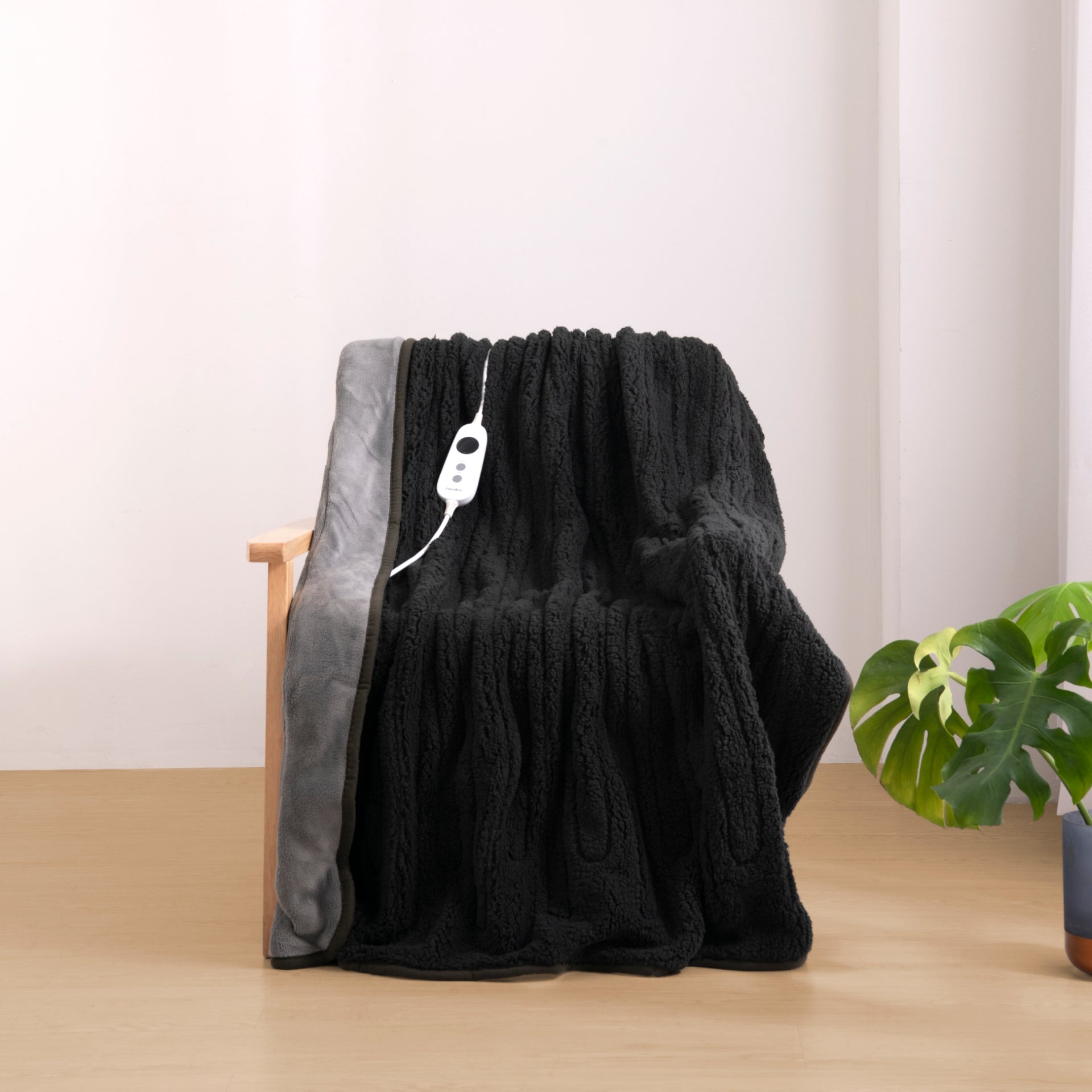 Dreamaker Eve Reversible Sherpa & Coral Fleece Heated Throw Charcoal & Silver 130X160Cm