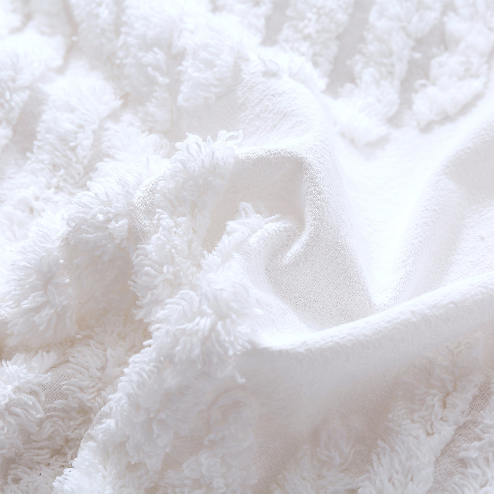 Dreamaker Tufted Washed Vintage Cotton Quilt Cover Set Darvo White