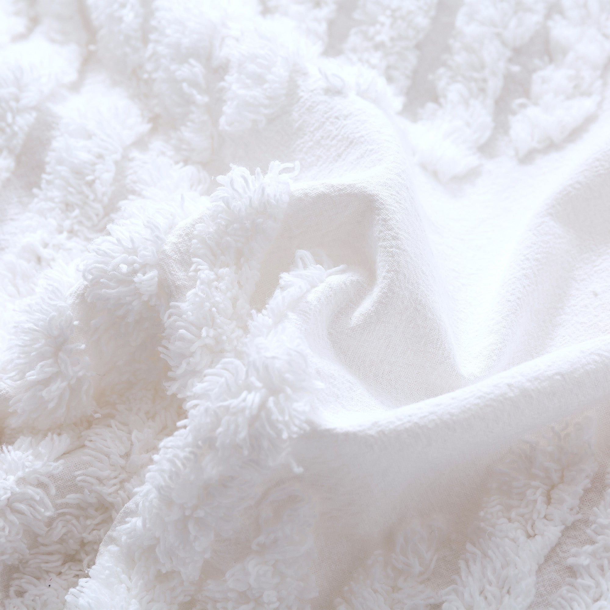 Dreamaker Tufted Washed Vintage Cotton Quilt Cover Set Darvo White