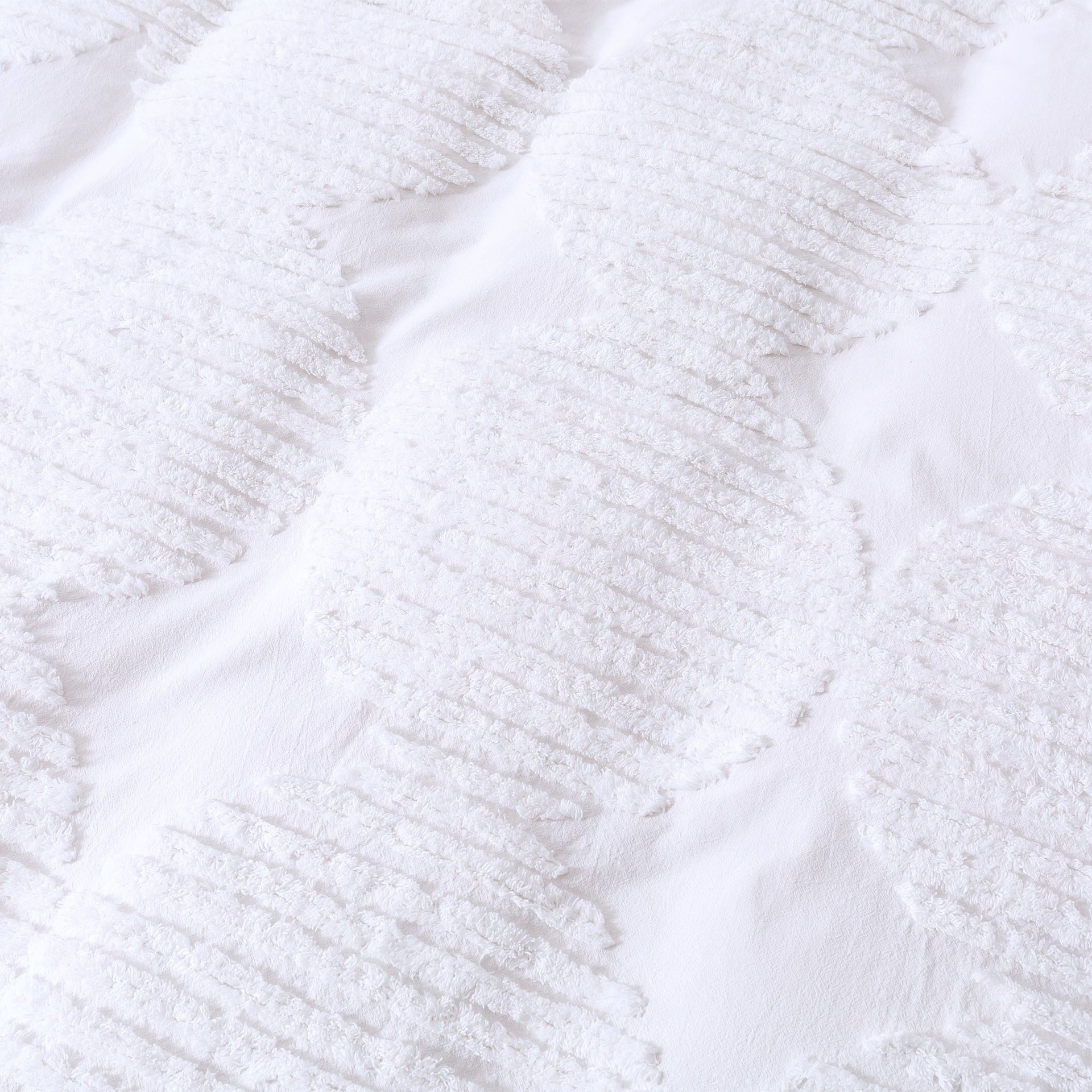 Dreamaker Tufted Washed Vintage Cotton Quilt Cover Set Darvo White