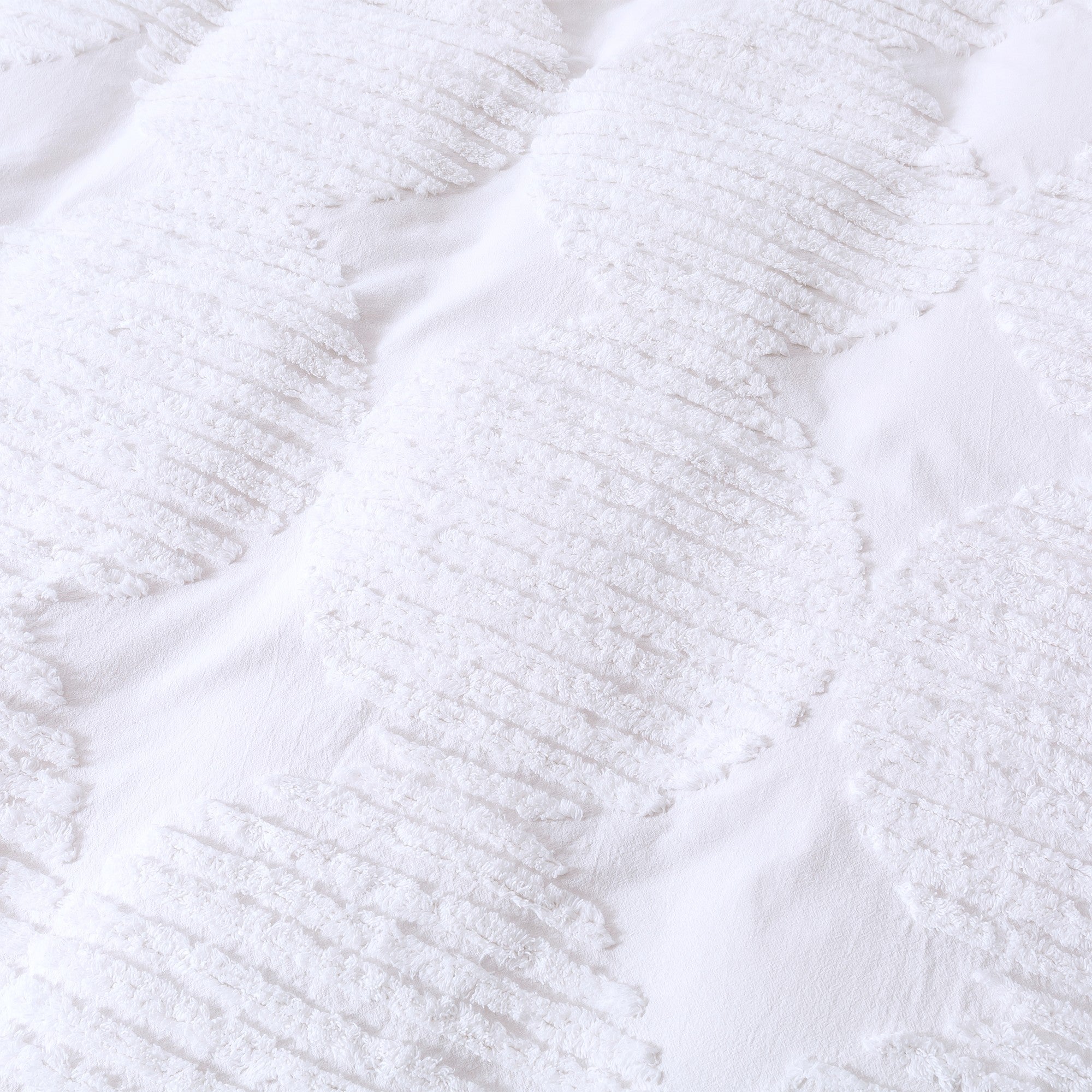 Dreamaker Tufted Washed Vintage Cotton Quilt Cover Set Darvo White
