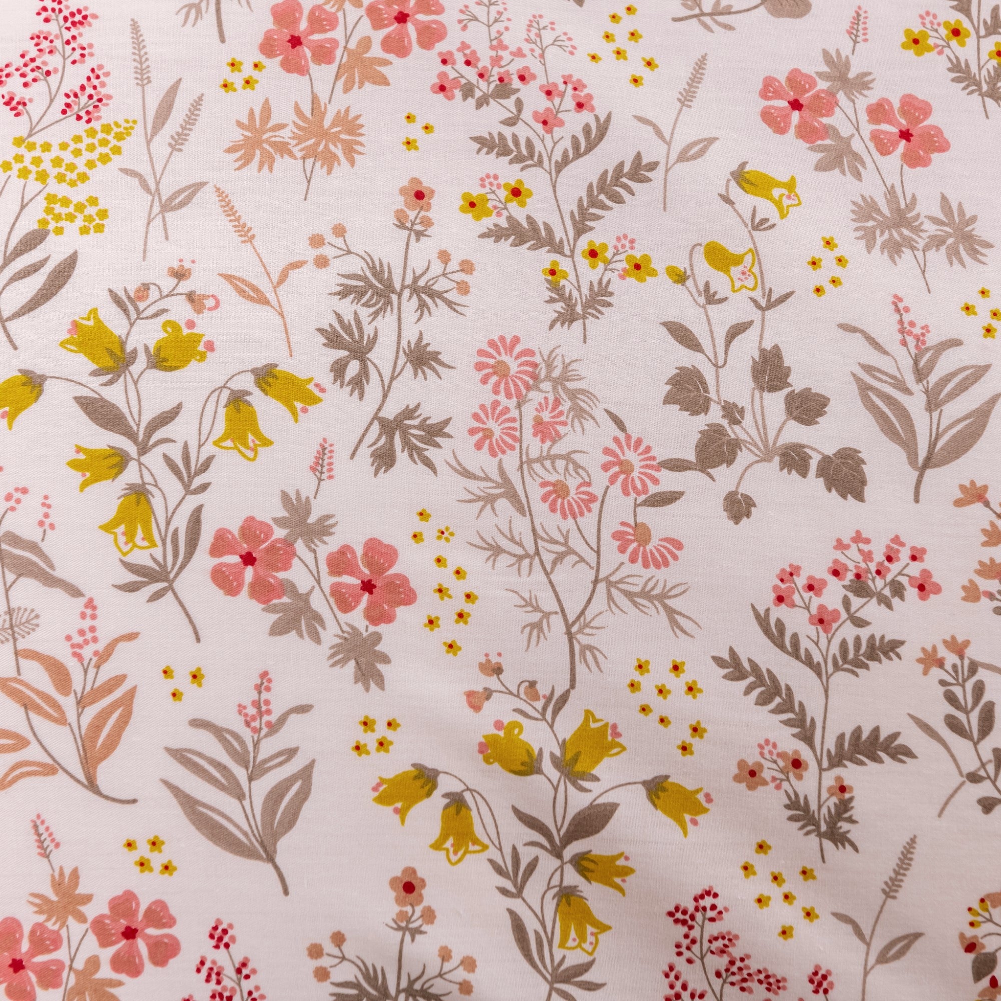 Dreamaker Cottage Flowerscotton Reversible Quilt Cover Set Pink