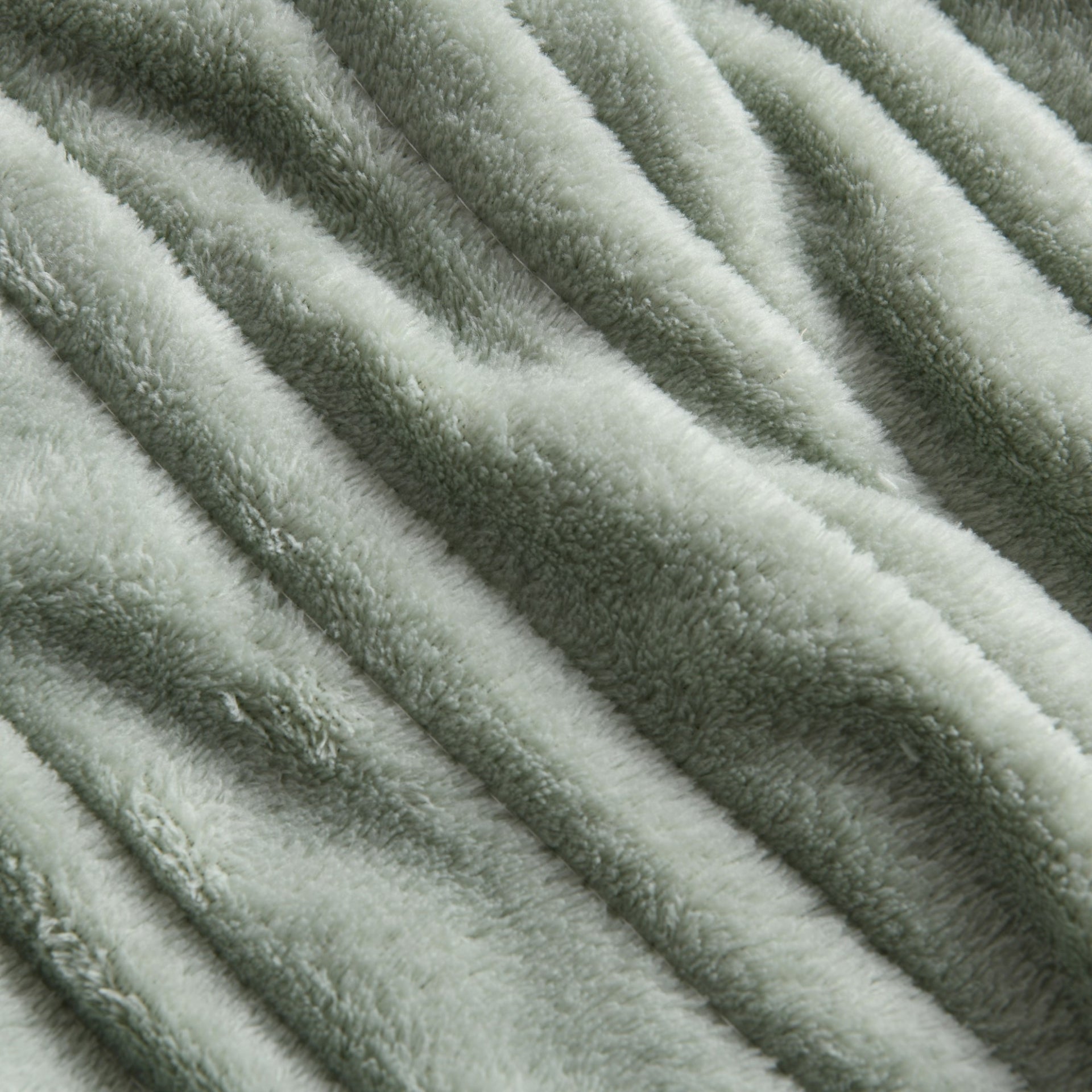 Dreamaker Ston Coral Fleece Heated Throw Sage 130X160Cm