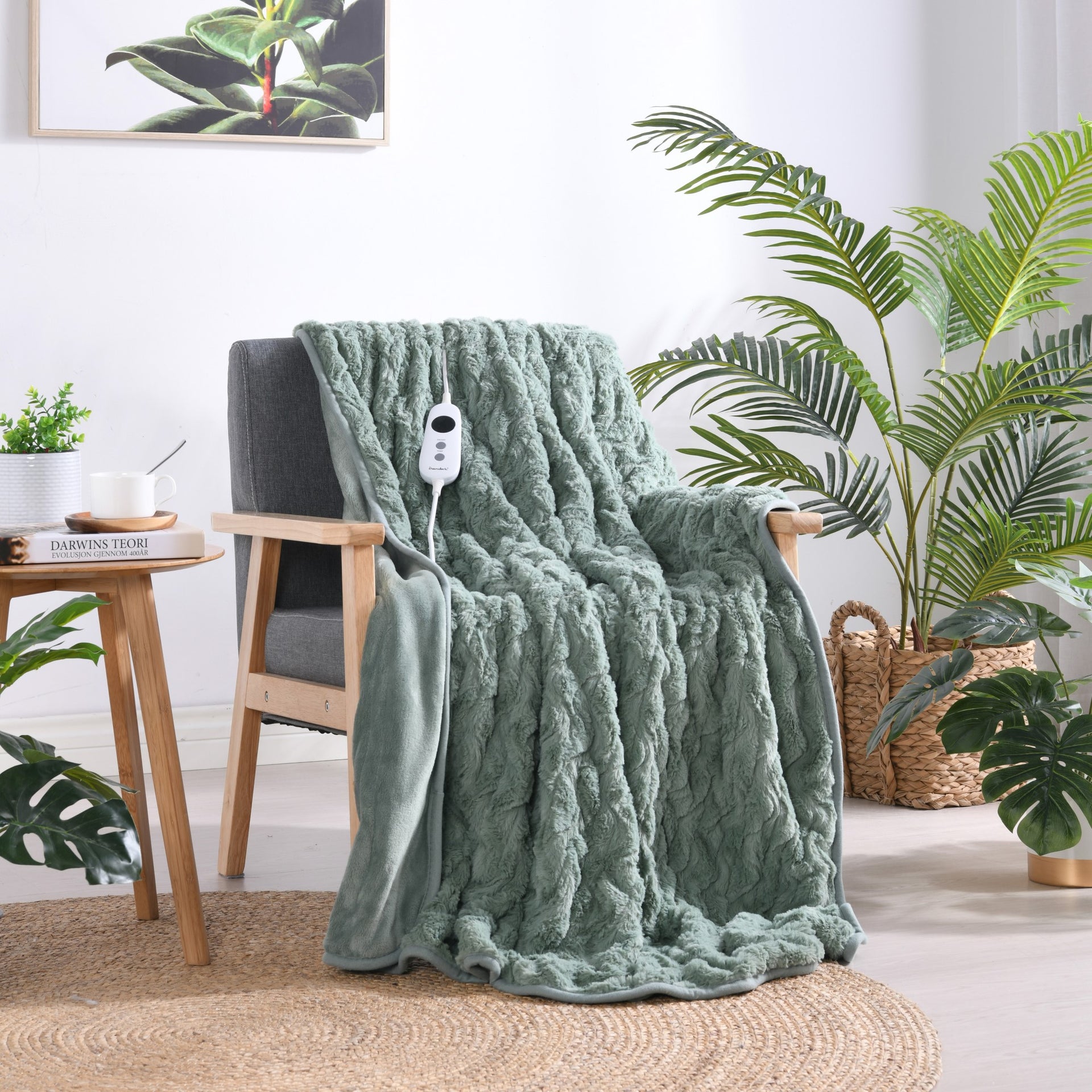 Dreamaker Felix 500Gsm Faux Fur Heated Throw Leaf 130X160Cm