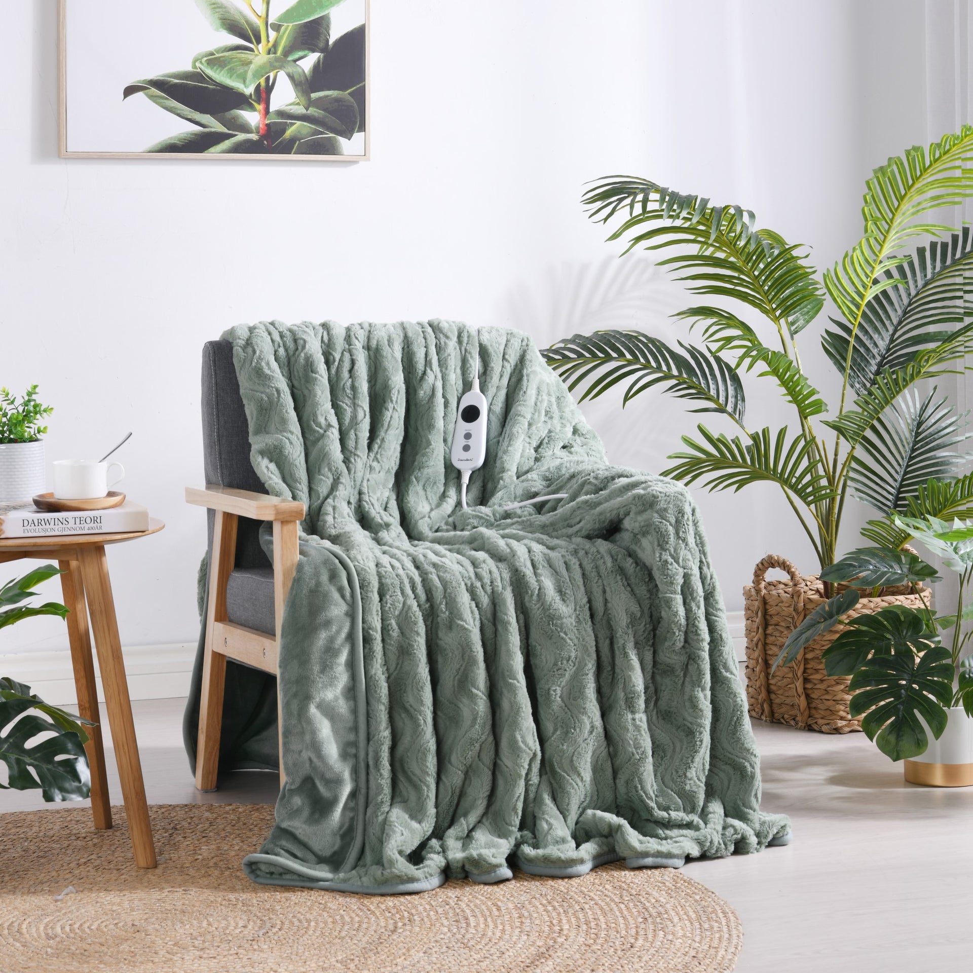 Dreamaker Felix 500Gsm Faux Fur Heated Throw Extra Large Leaf 180X200Cm