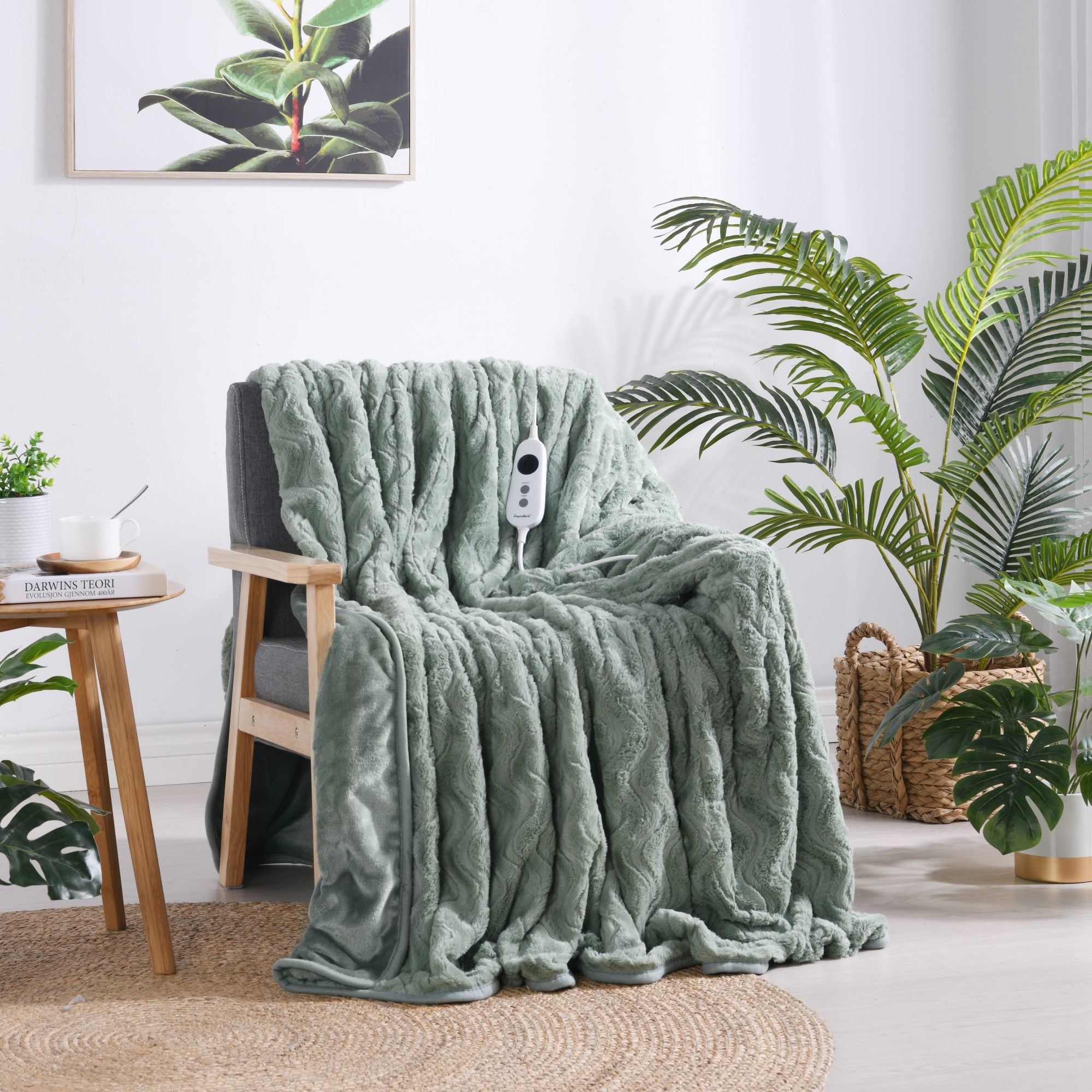 Dreamaker Felix 500Gsm Faux Fur Heated Throw Extra Large Leaf 180X200Cm