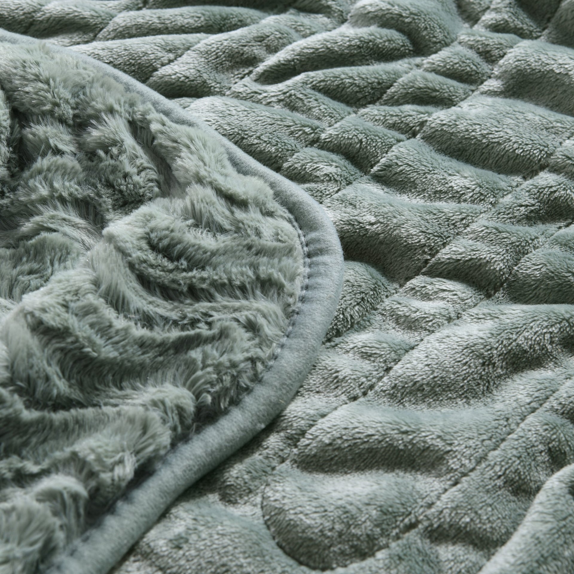 Dreamaker Felix 500Gsm Faux Fur Heated Throw Extra Large Leaf 180X200Cm