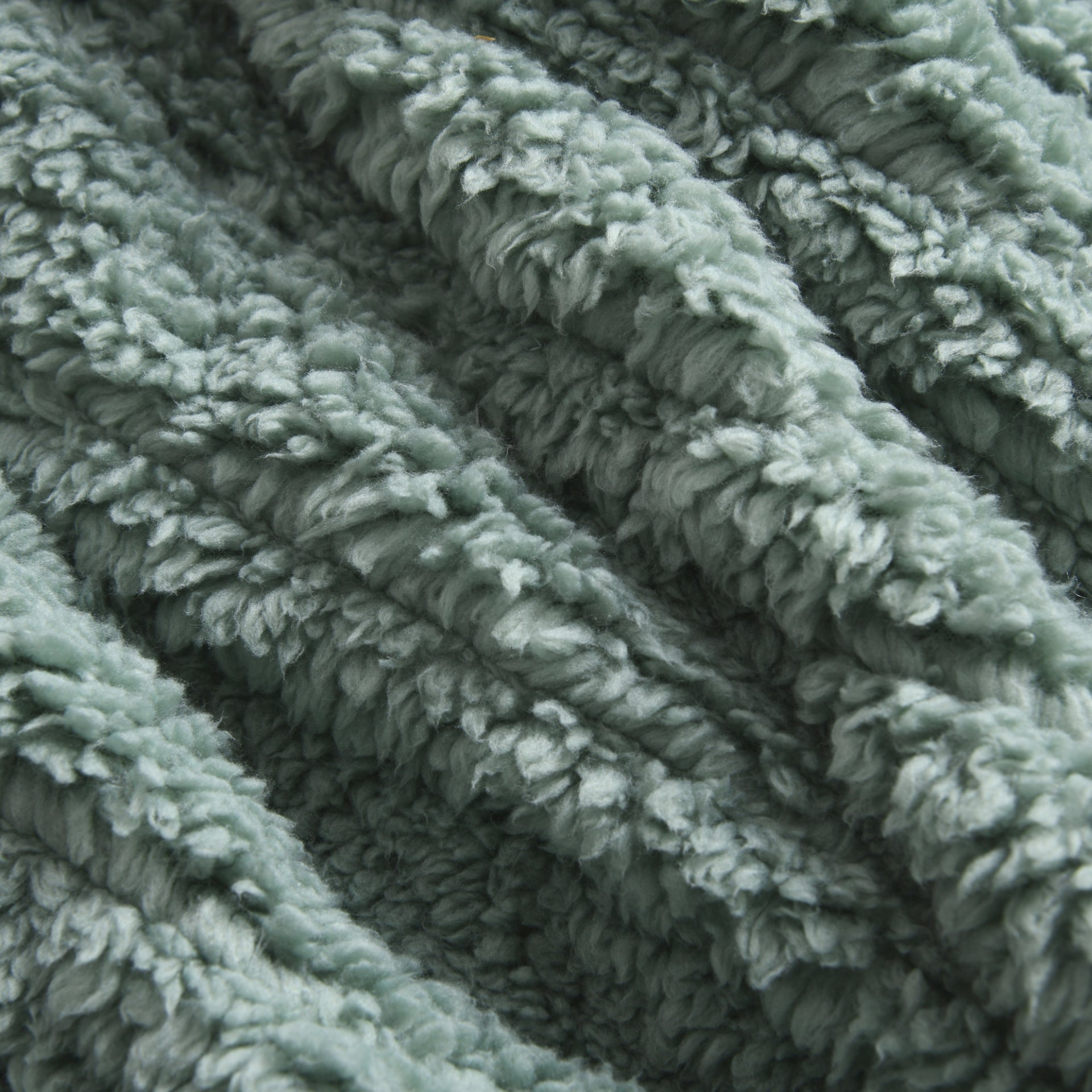Dreamaker Eve Reversible Sherpa & Coral Fleece Heated Throw 130X160Cm Olive/Sage
