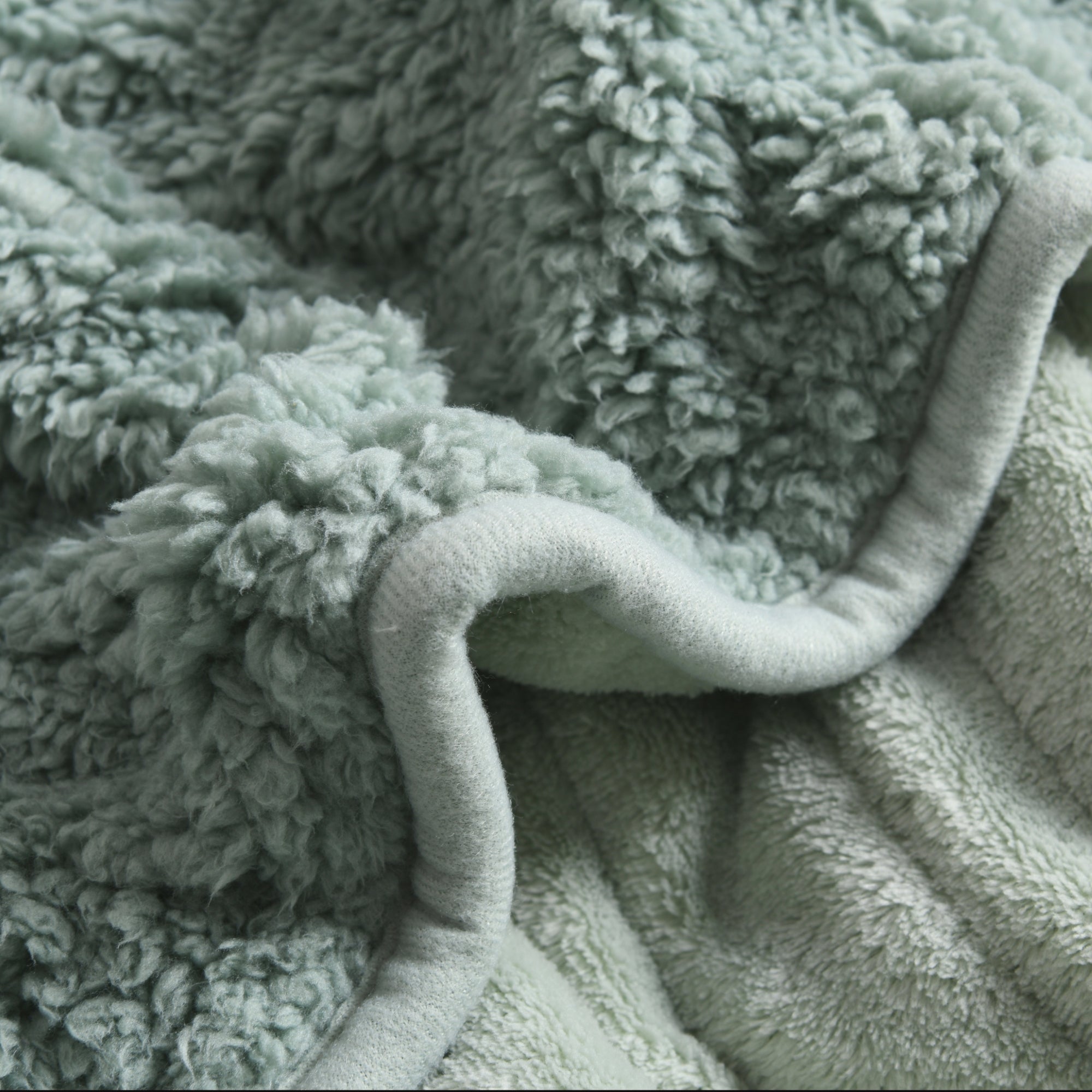 Dreamaker Eve Reversible Sherpa & Coral Fleece Heated Throw 130X160Cm Olive/Sage