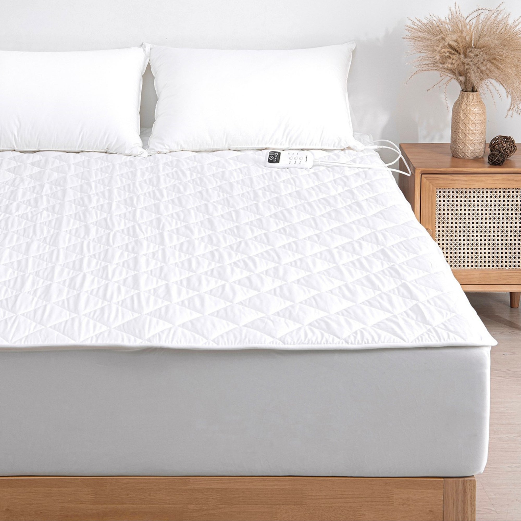 Dreamaker Healthguard Multizone Cotton Cover Quilted Electric Blanket White