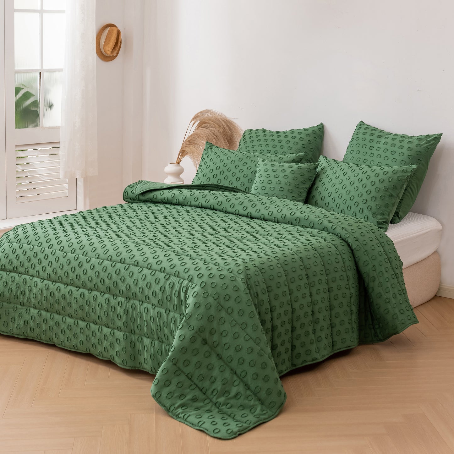 Dreamaker Haven Spot 6 Piece Comforter Set Eden