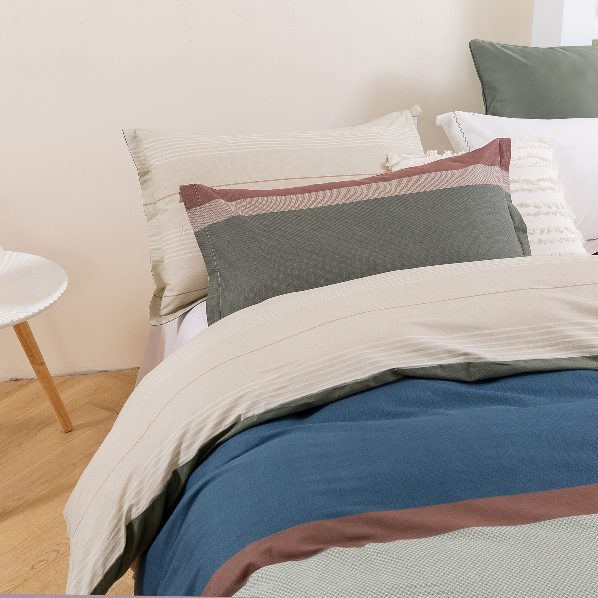 Dreamaker Canyoncotton Reversible Quilt Cover Set