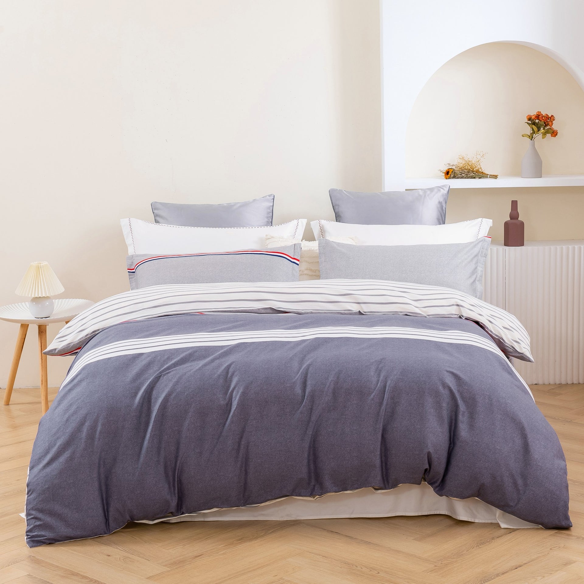 Dreamaker Tommycotton Reversible Quilt Cover Set
