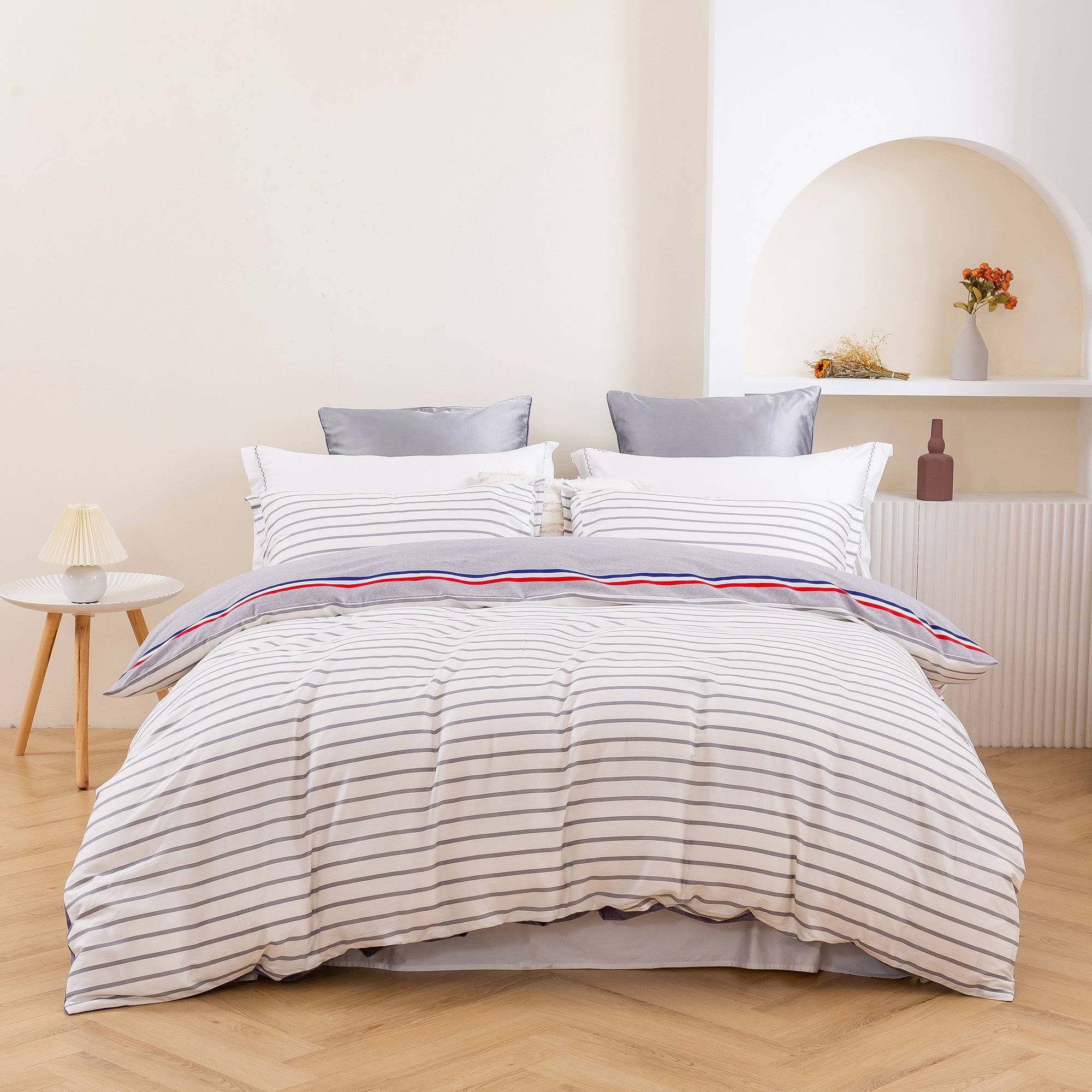 Dreamaker Tommycotton Reversible Quilt Cover Set