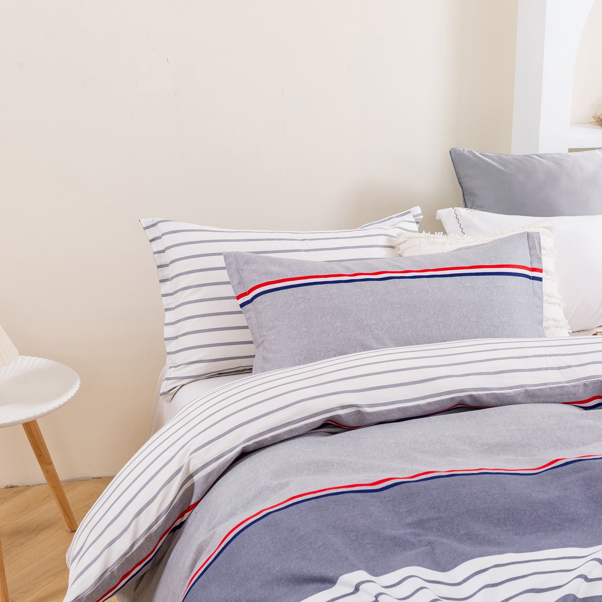 Dreamaker Tommycotton Reversible Quilt Cover Set