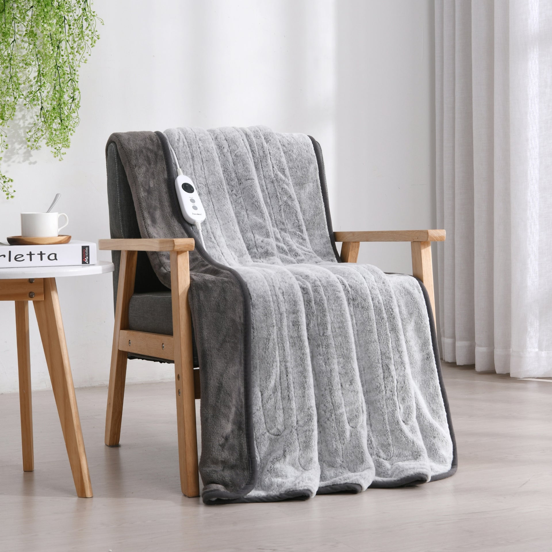 Dreamaker Faux Mink Heated Throw 160X120Cm Silver With White Tip