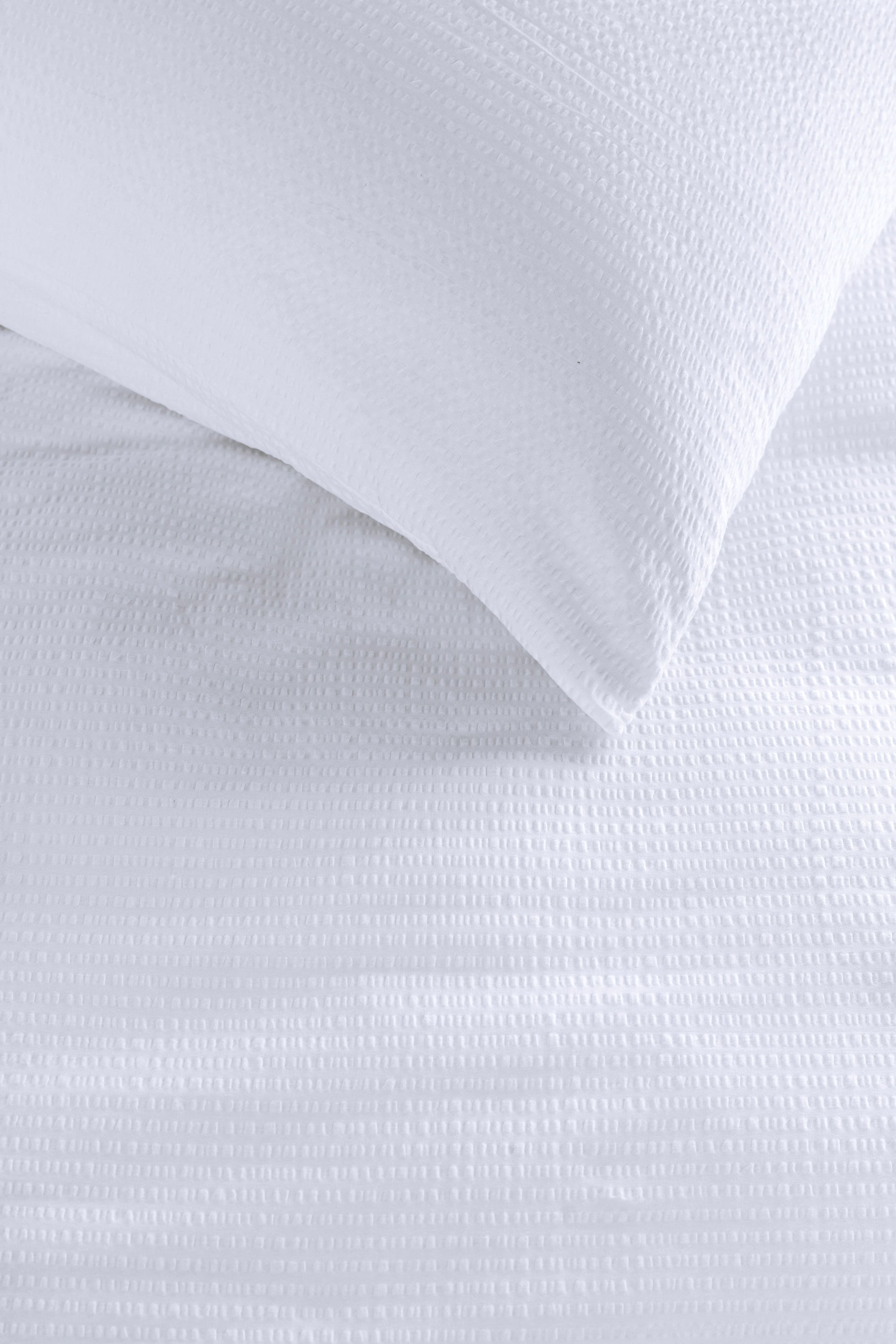 Bedding House Summer White Seersucker Quilt Cover Set Bedding House