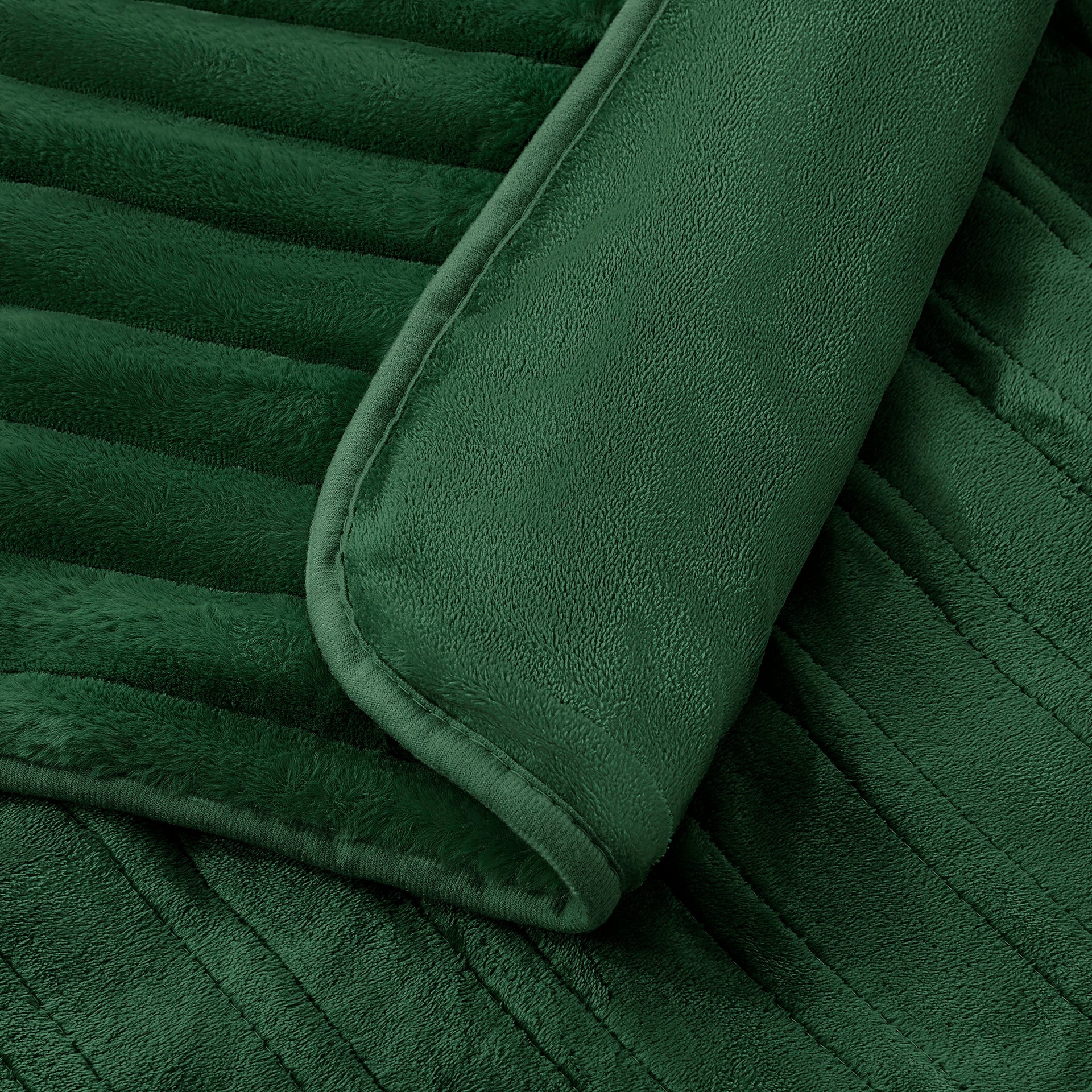 Dreamaker Cirra Chunky Embossed Fleece Heated Throw Emerald Green 130X160Cm