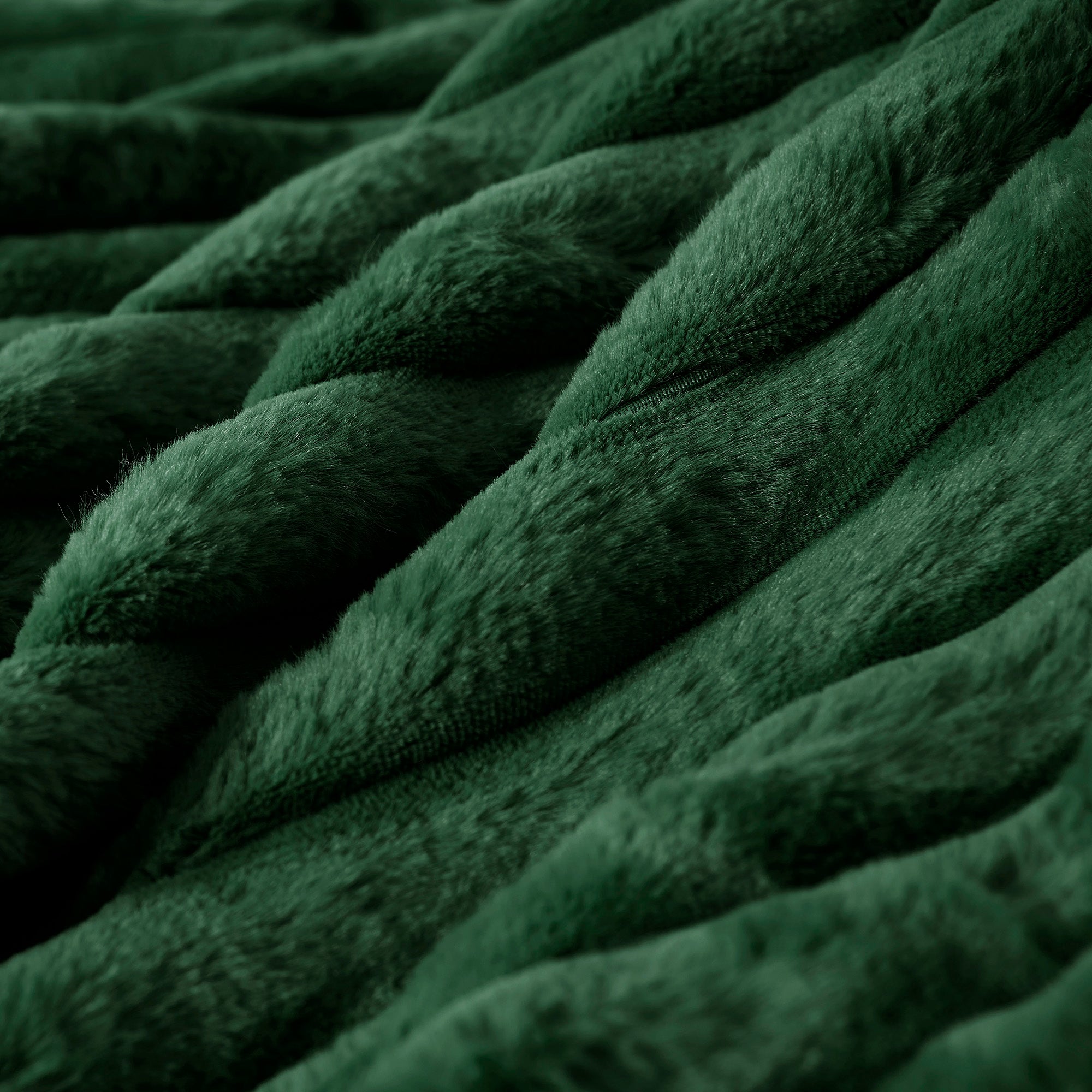 Dreamaker Cirra Chunky Embossed Fleece Heated Throw Emerald Green 180X200Cm