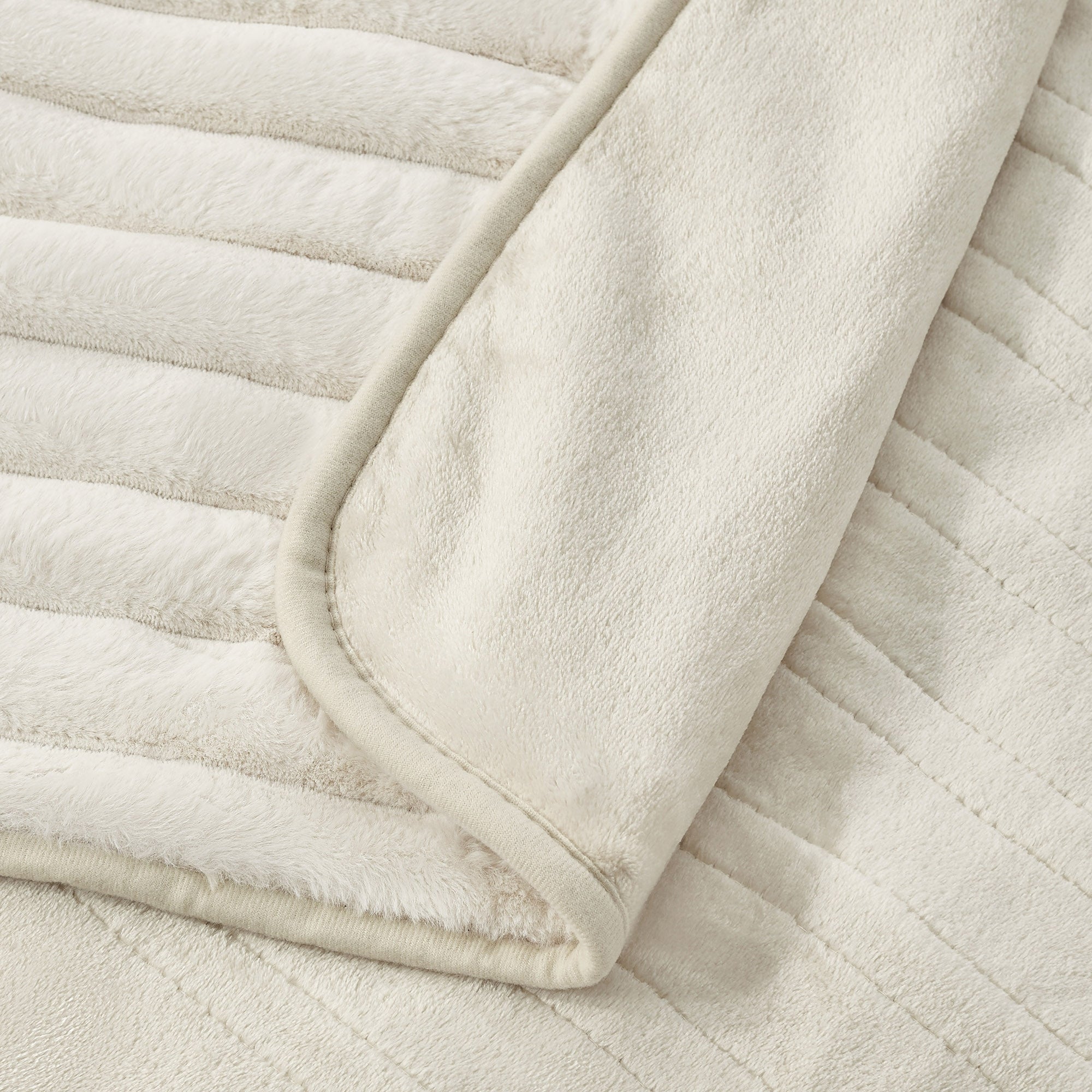 Dreamaker Cirra Chunky Embossed Fleece Heated Throw Natural 130X160Cm