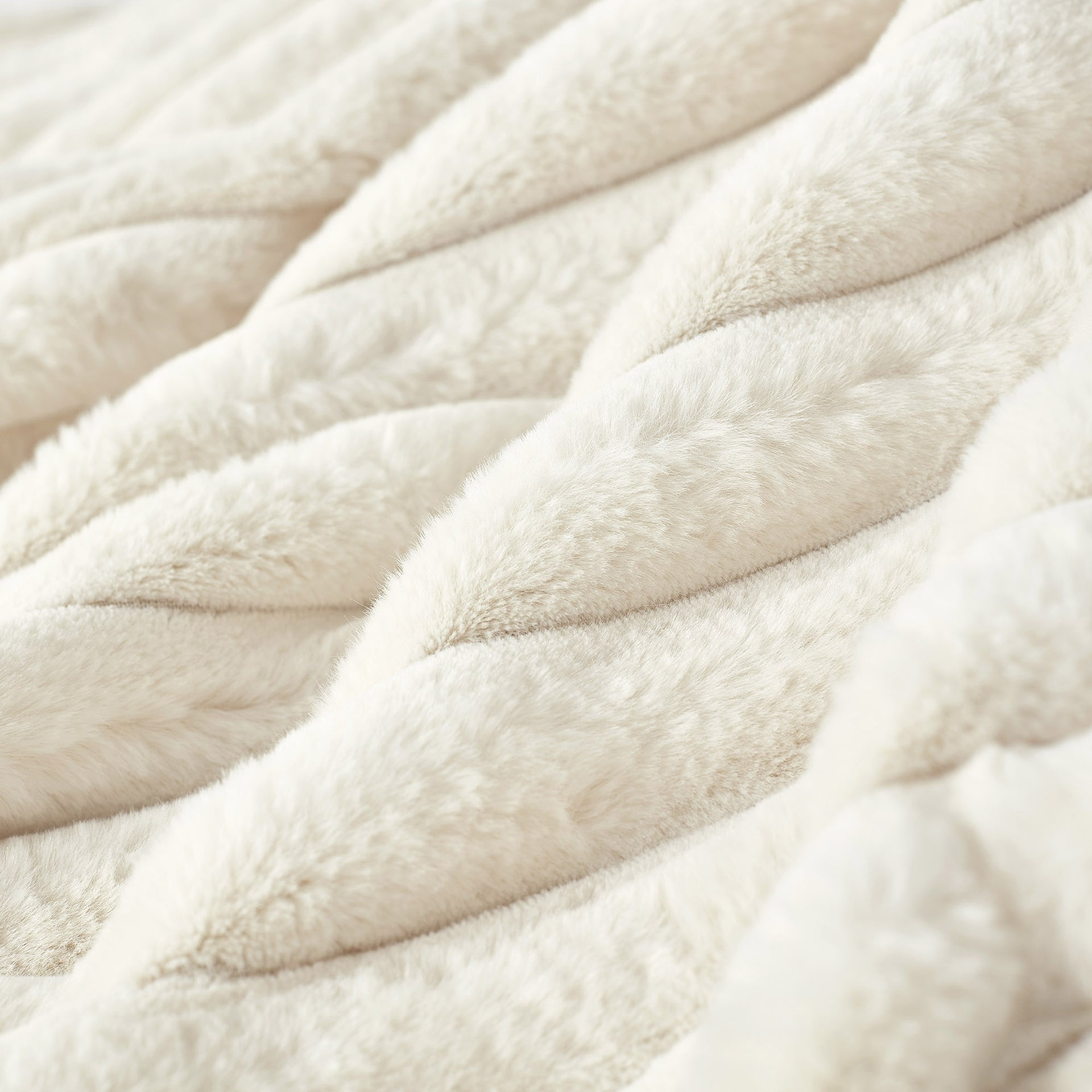 Dreamaker Cirra Chunky Embossed Fleece Heated Throw Natural 180X200Cm