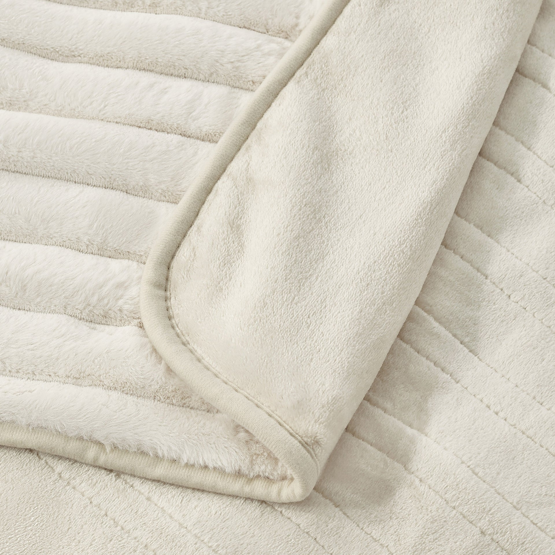 Dreamaker Cirra Chunky Embossed Fleece Heated Throw Natural 180X200Cm