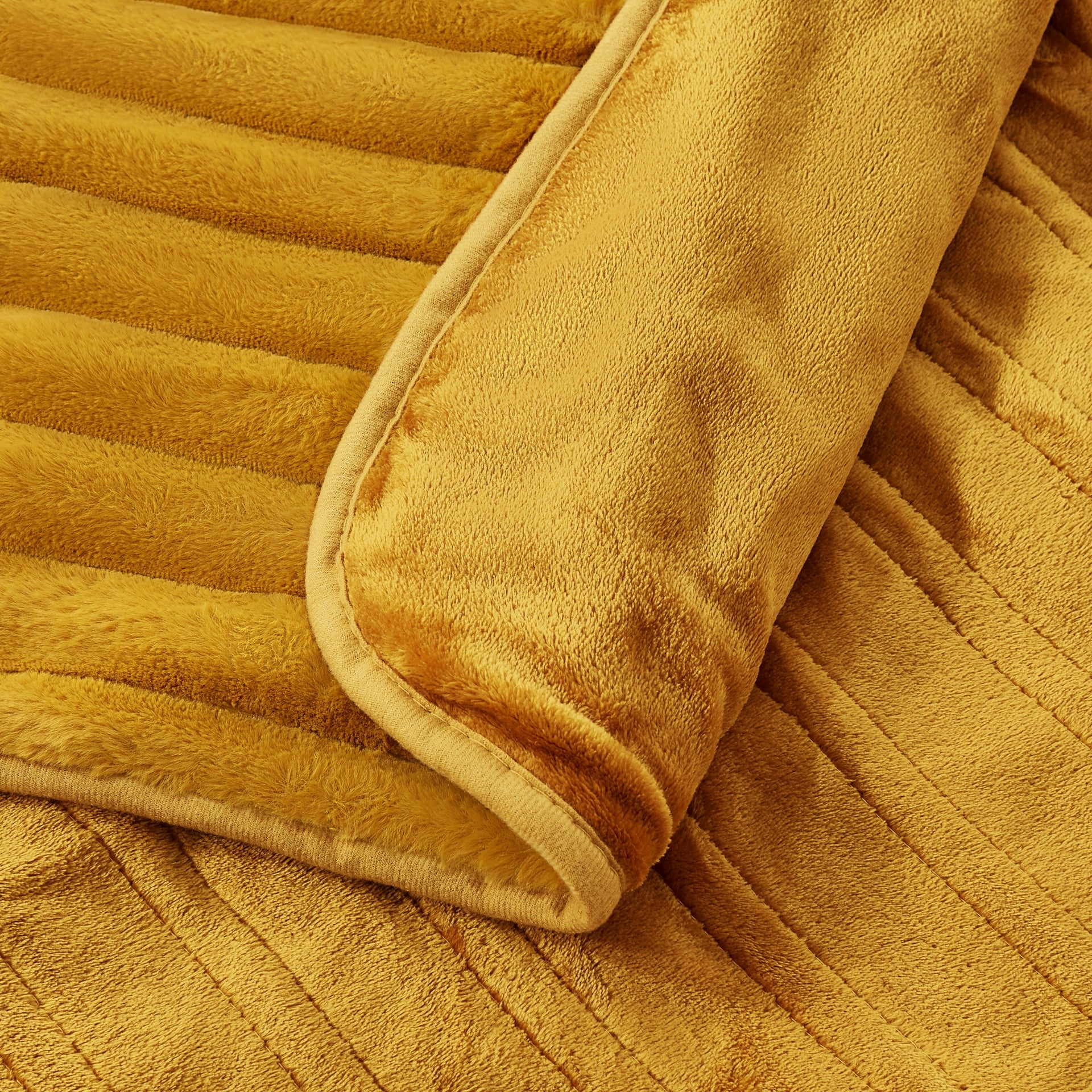 Dreamaker Cirra Chunky Embossed Fleece Heated Throw Mustard Gold 130X160Cm