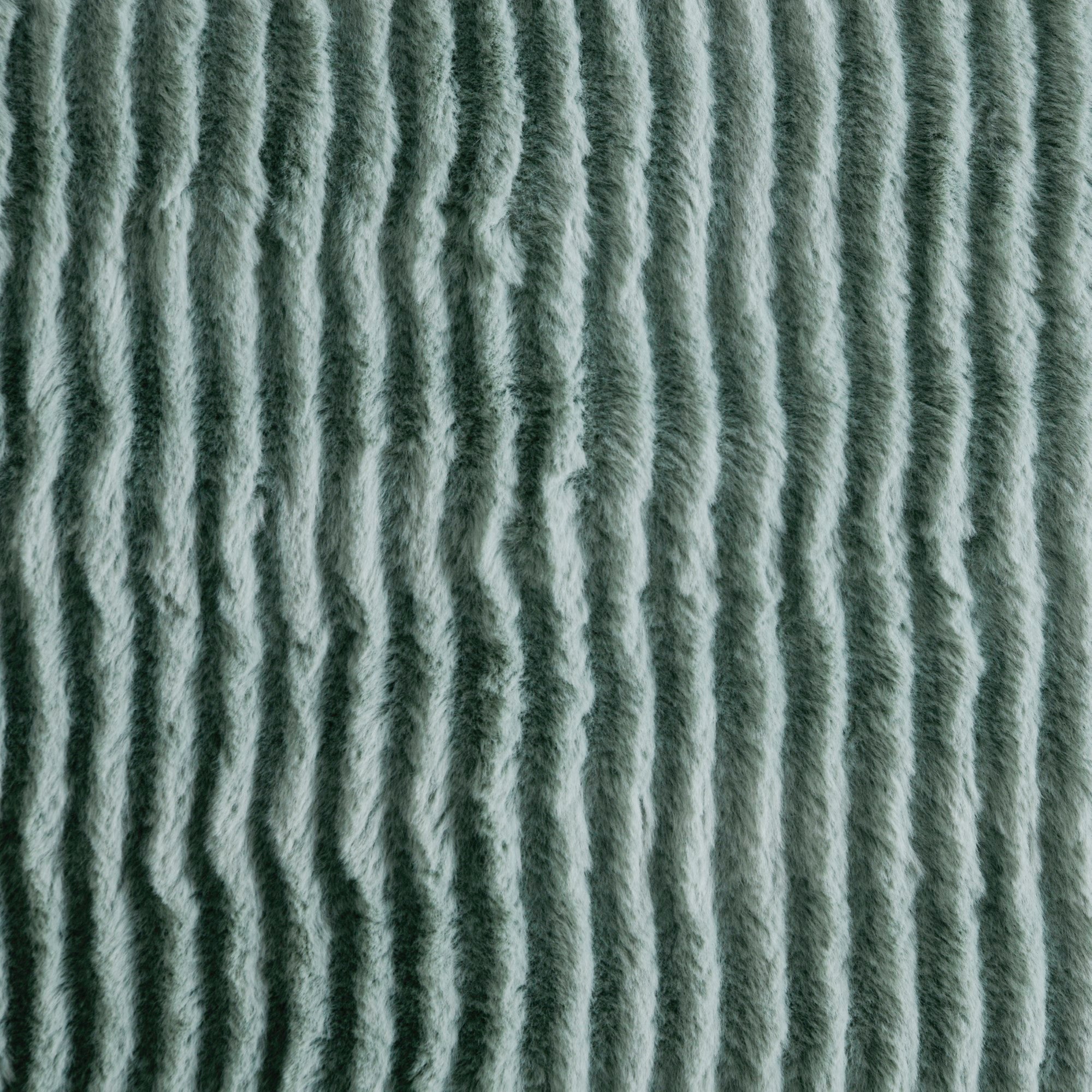 Dreamaker Millie Eyelash Fleece Reversible Heated Throw Faded Green & Sage  130 X 160Cm