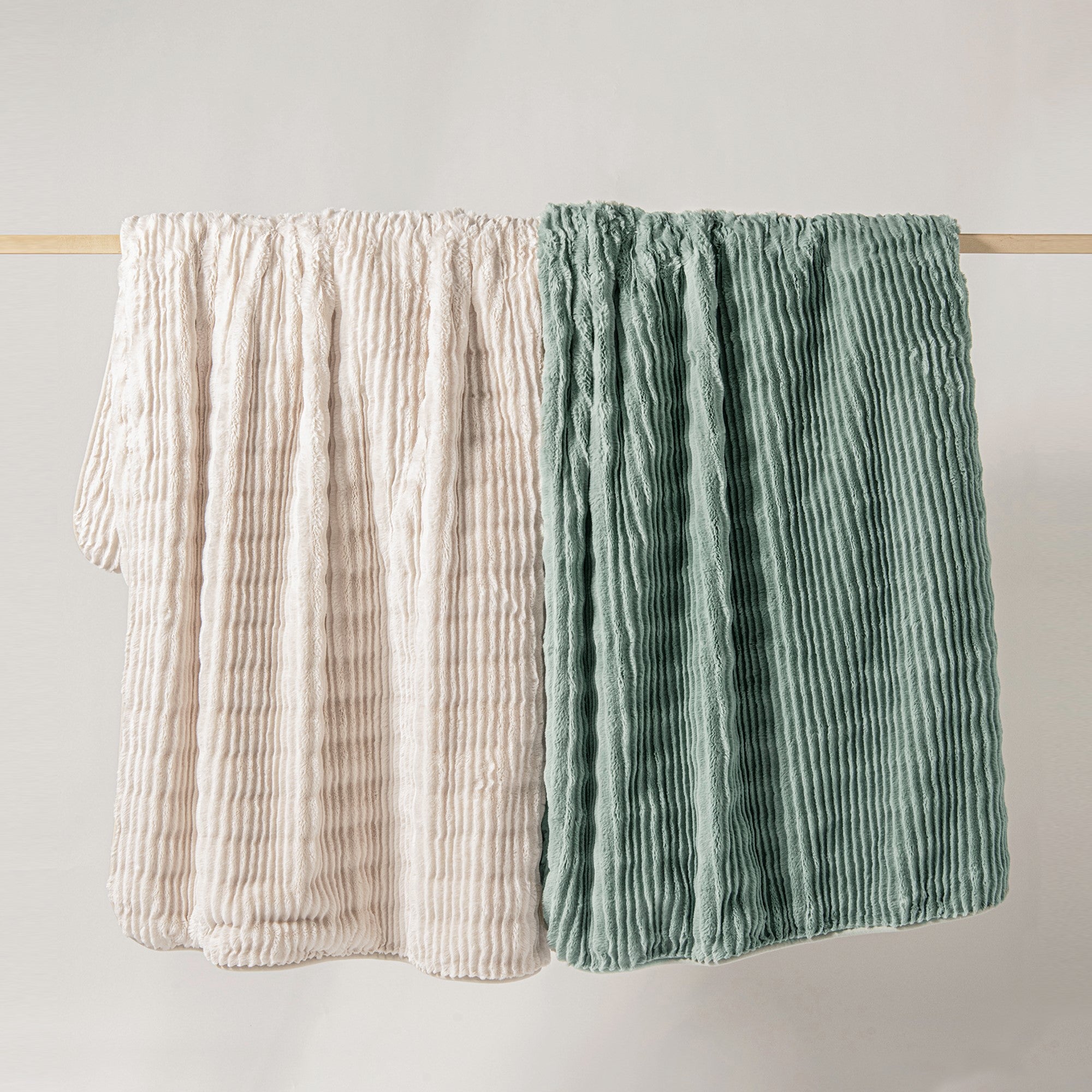 Dreamaker Millie Eyelash Fleece Reversible Heated Throw Faded Green & Sage  130 X 160Cm