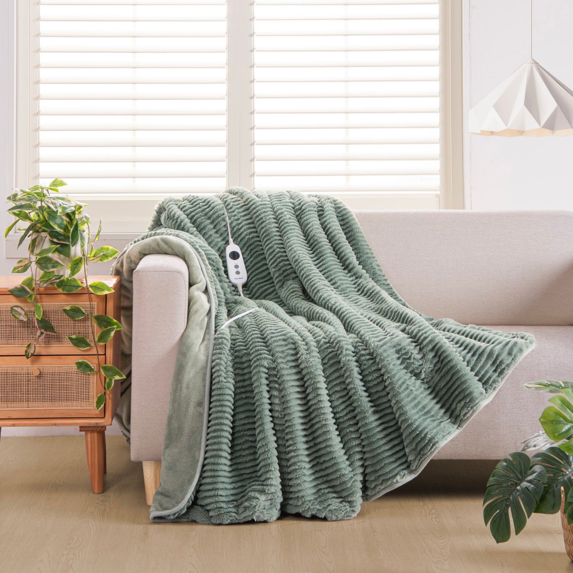 Dreamaker Millie Eyelash Fleece Reversible Heated Throw Faded Green & Sage 180X200Cm