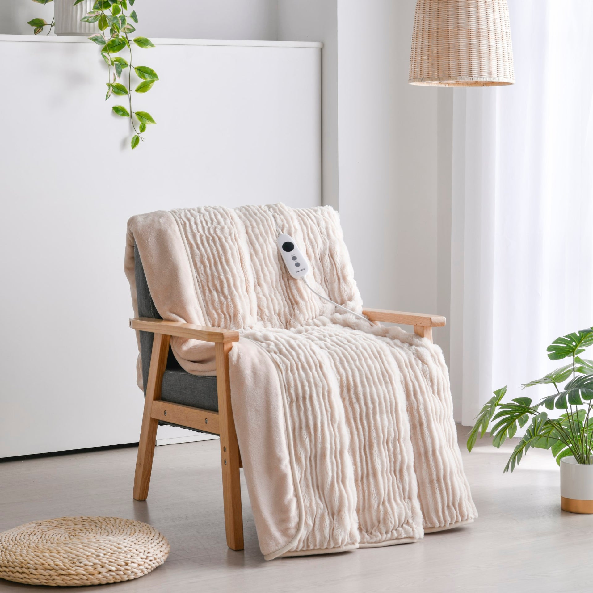 Dreamaker Millie Eyelash Fleece Reversible Heated Throw Natural 130X160Cm