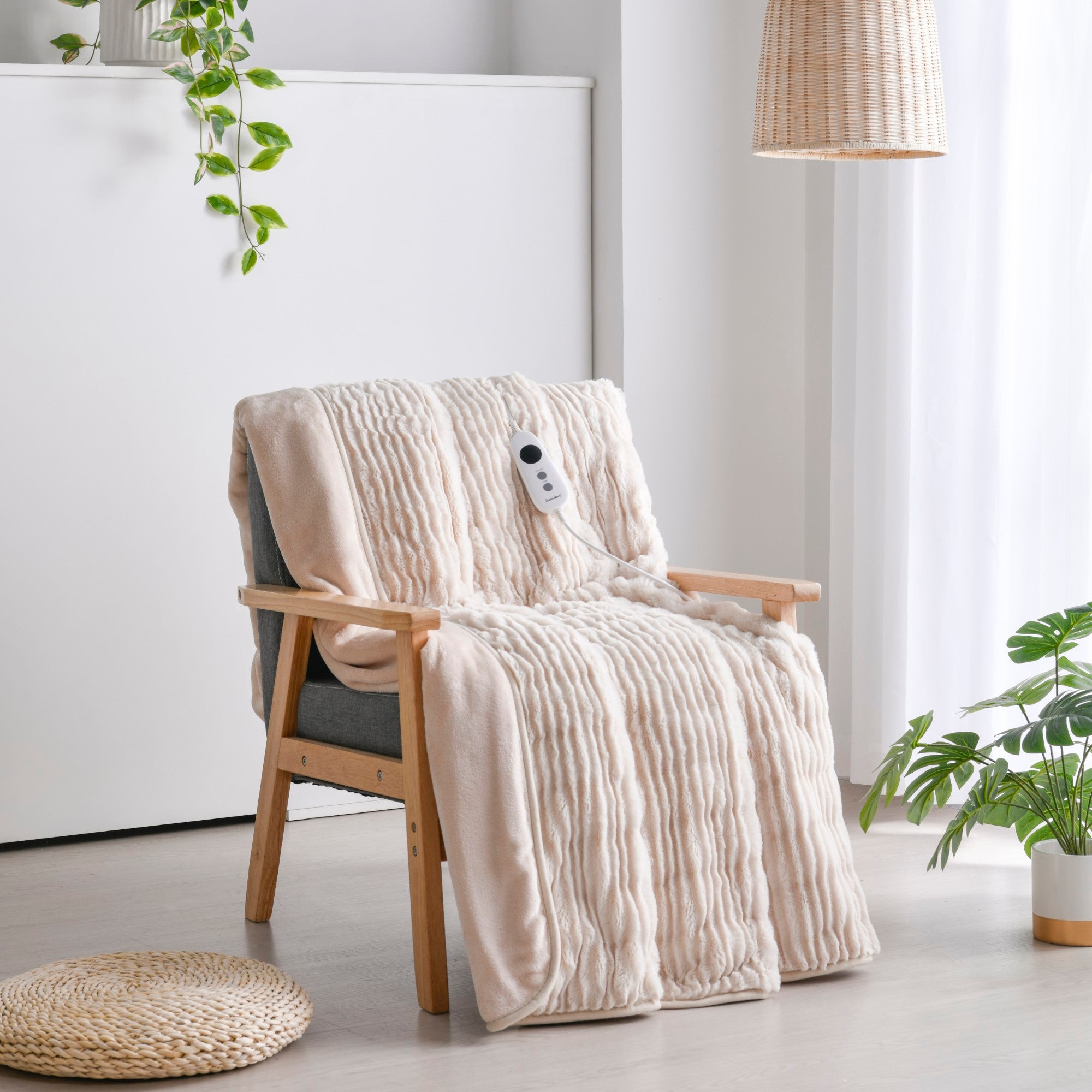 Dreamaker Millie Eyelash Fleece Reversible Heated Throw Natural 130X160Cm