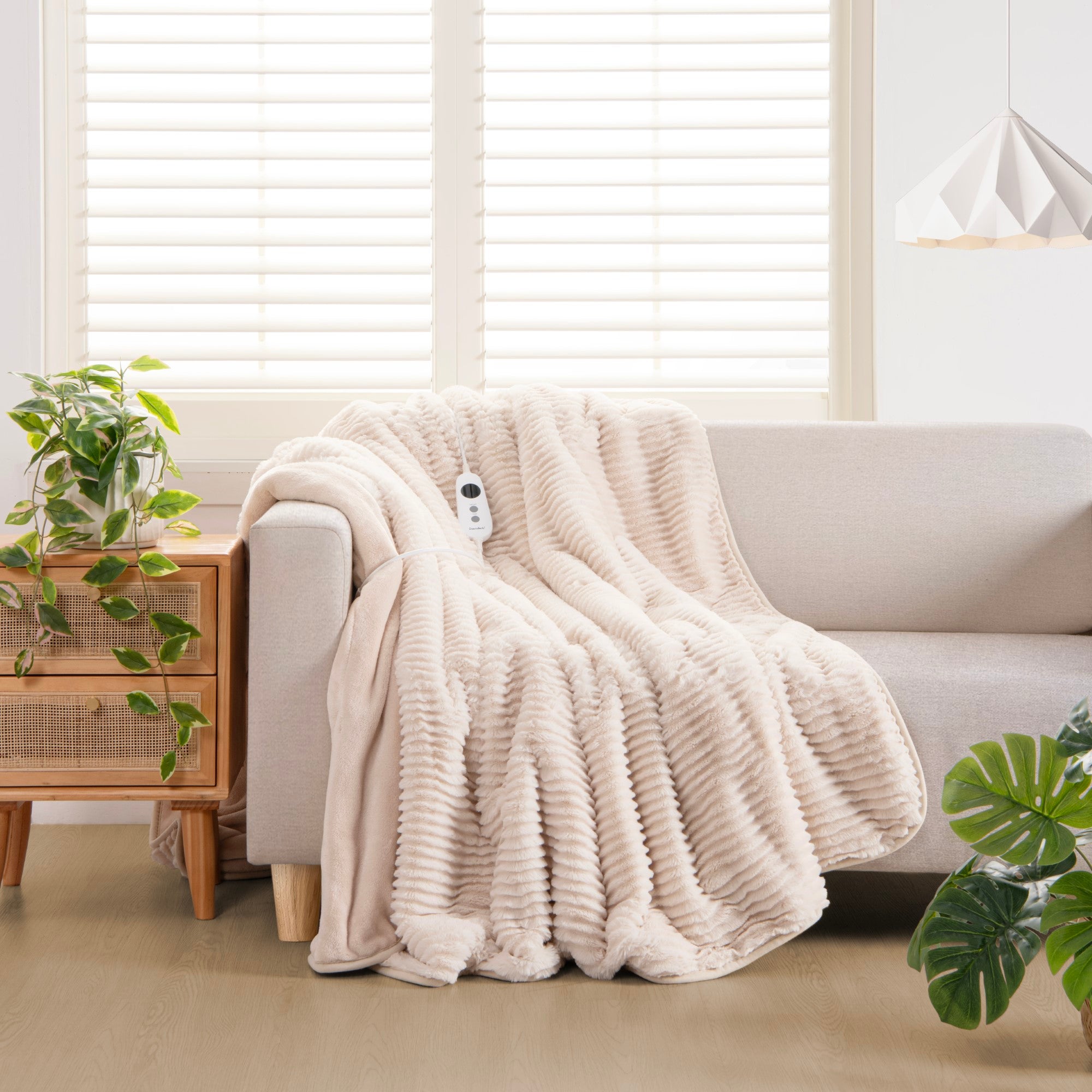 Dreamaker Millie Eyelash Fleece Reversible Heated Throw Natural 180X200Cm