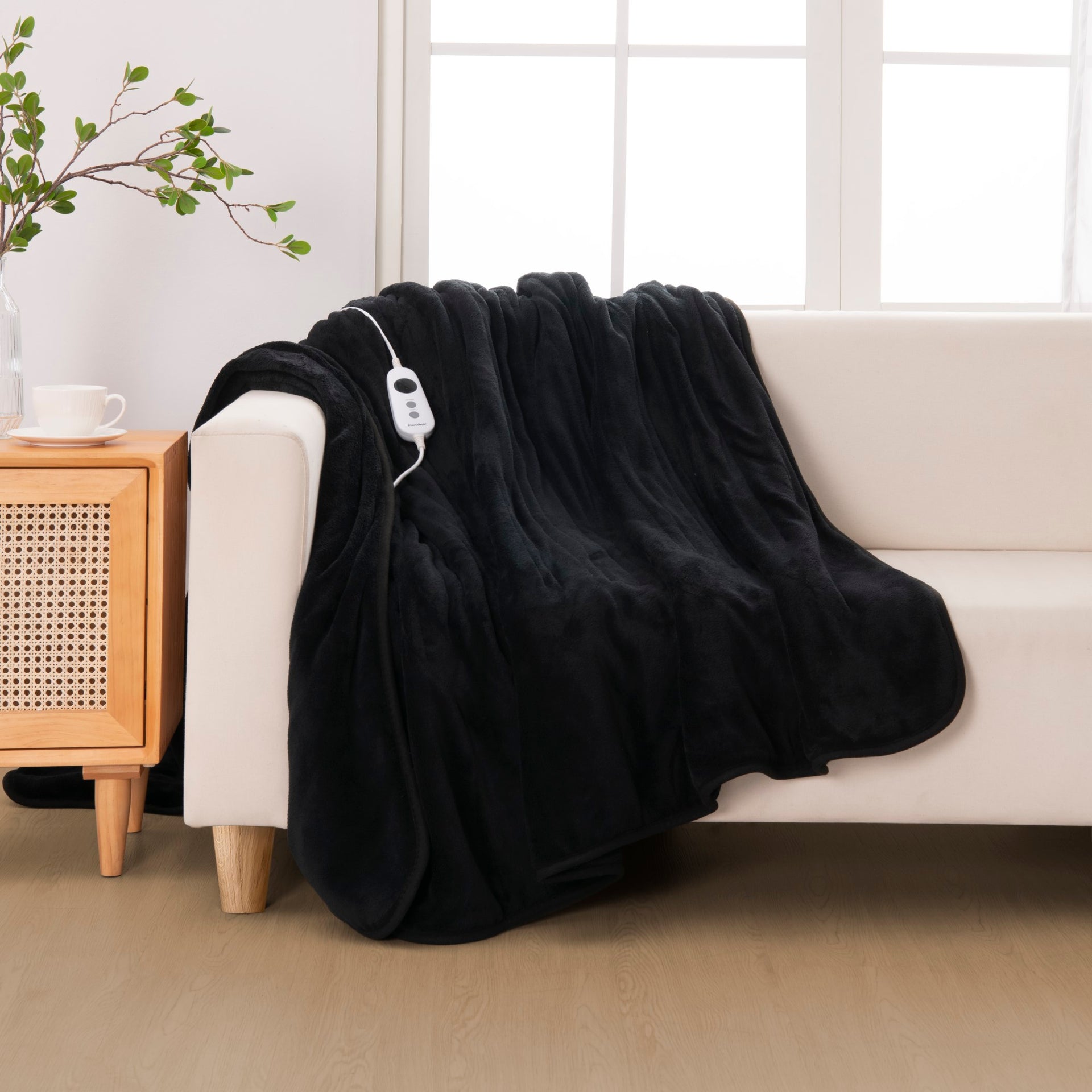 Dreamaker Ston Coral Fleece Heated Throw Black  180 X 200Cm