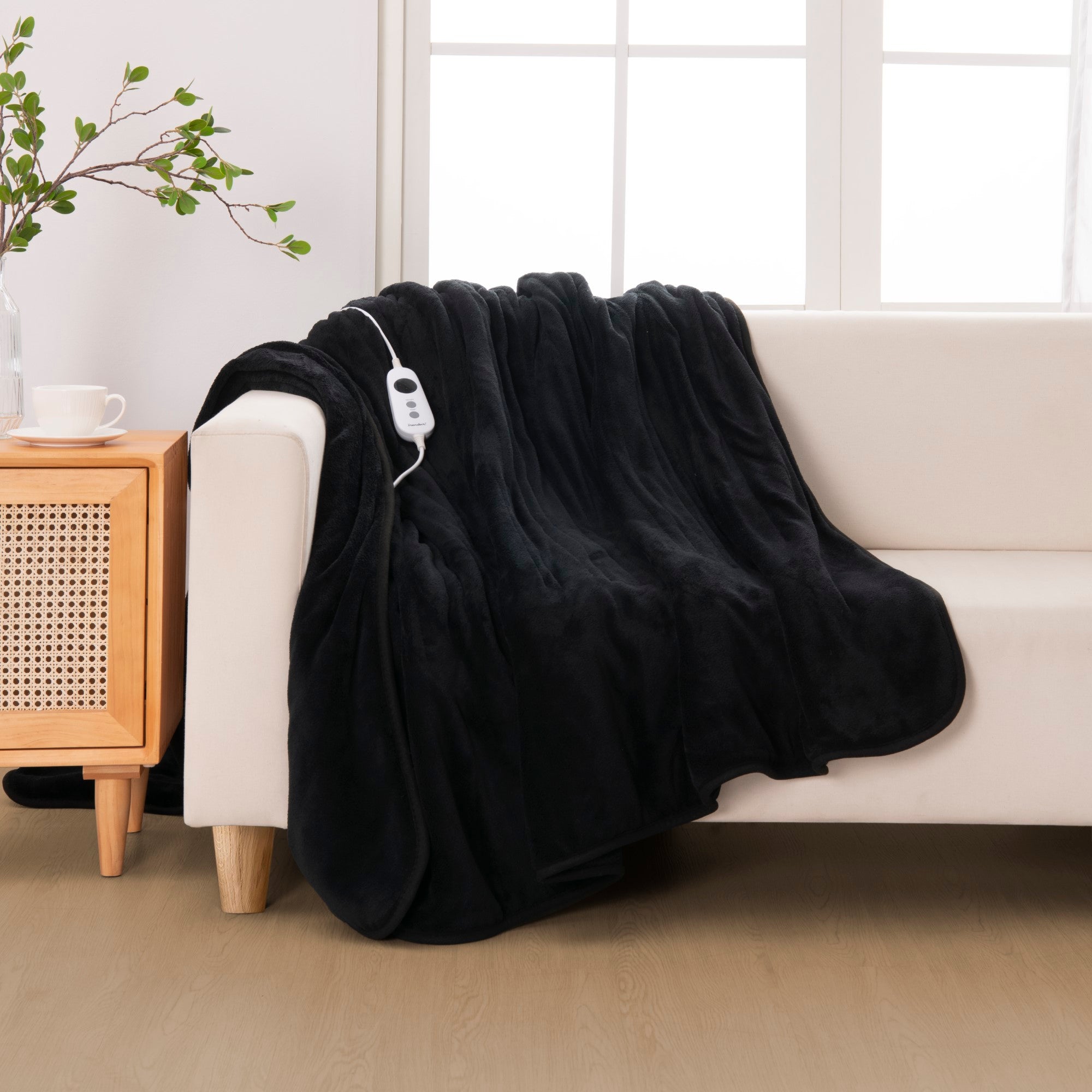 Dreamaker Ston Coral Fleece Heated Throw Black  180 X 200Cm